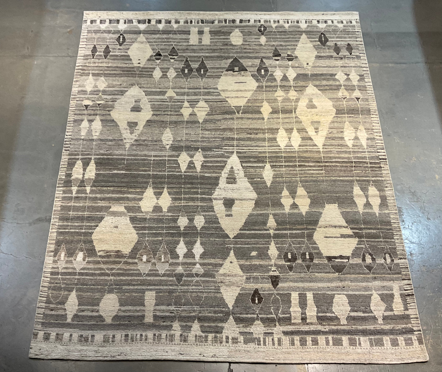 Handwoven rug from the finest undyed wool | NU-7573 (Moroccan Rug)