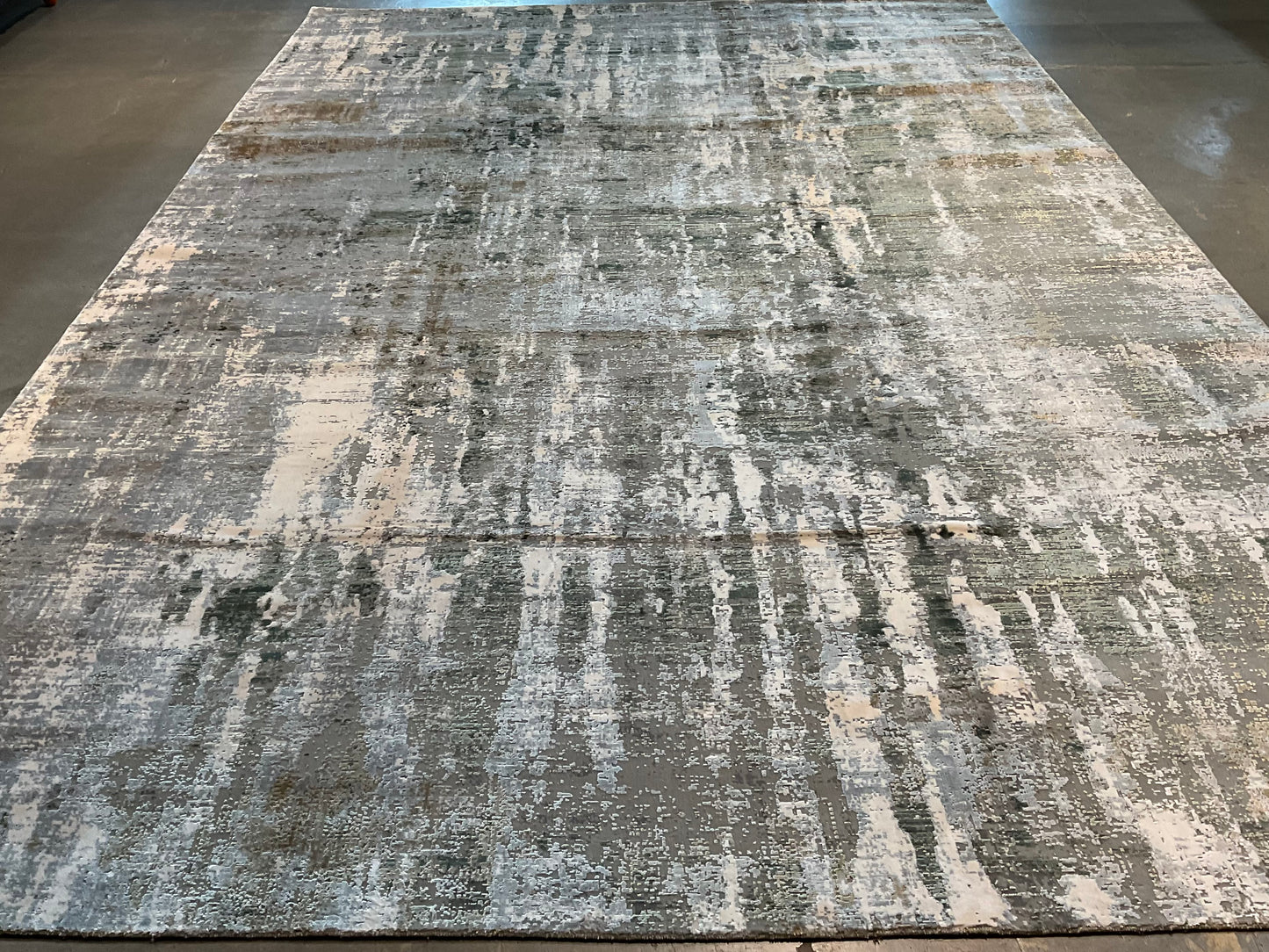 Contemporary rug style in updated shades of green and grey | NU-8083