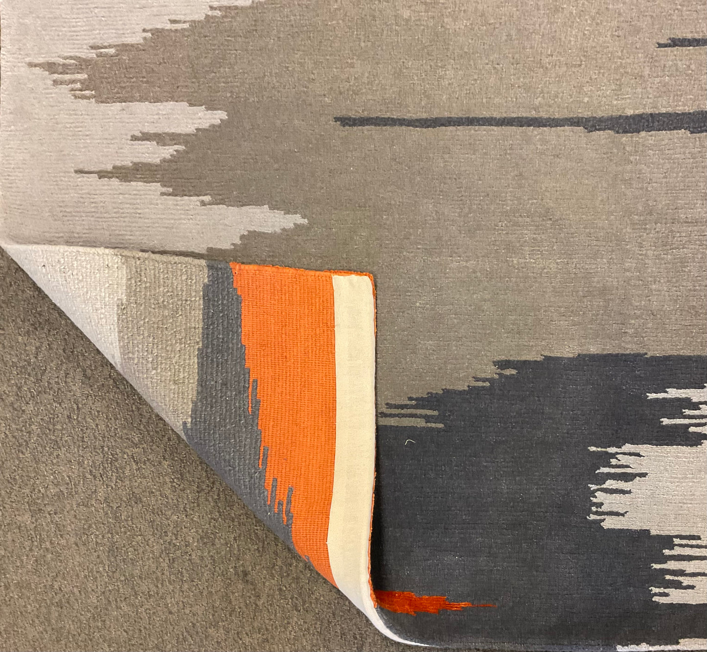 Stylish blend of grey and orange tones rug | NU-5097