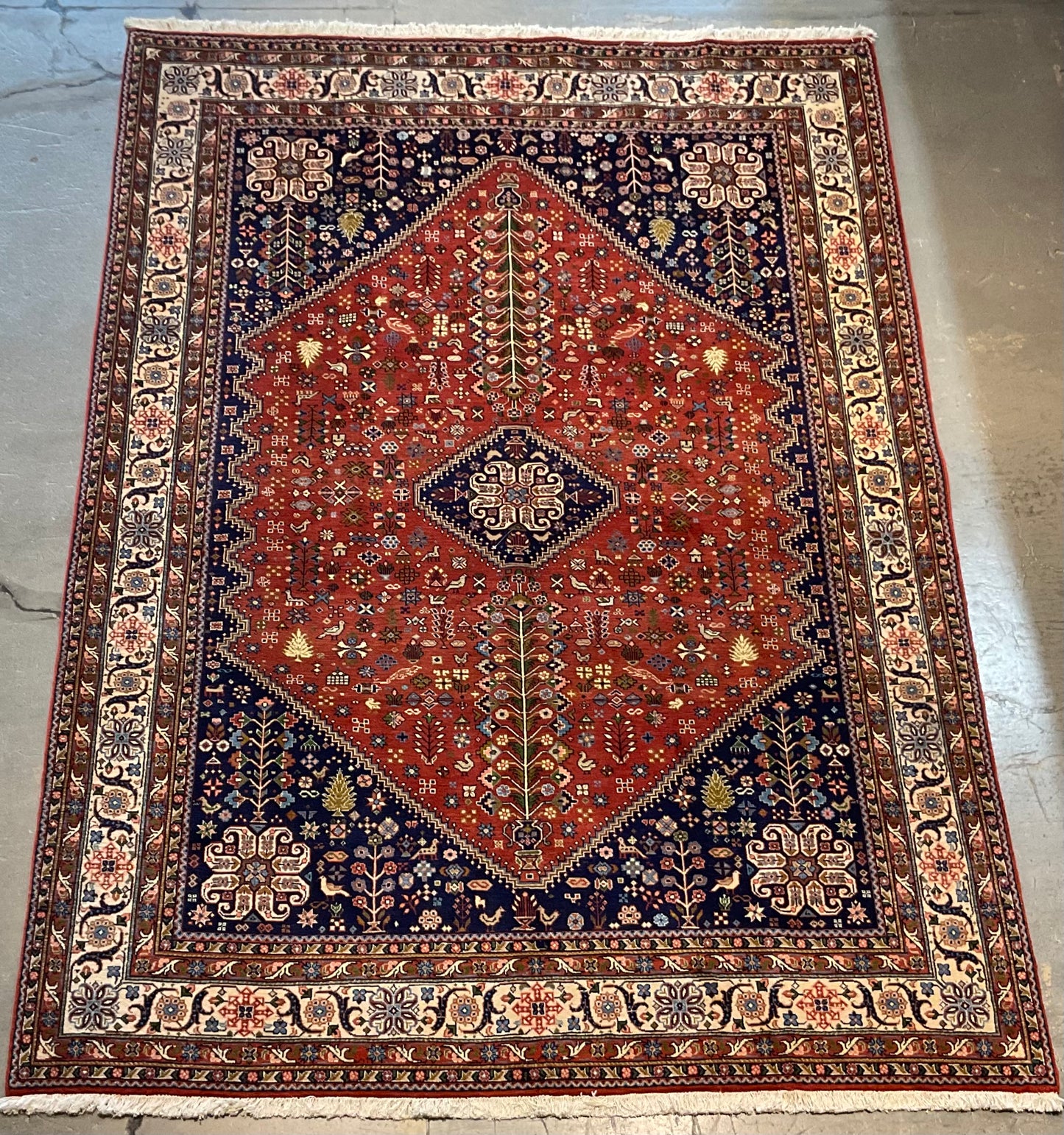 Shiraz rug embodies tribal charm and timeless tradition | NU-4977