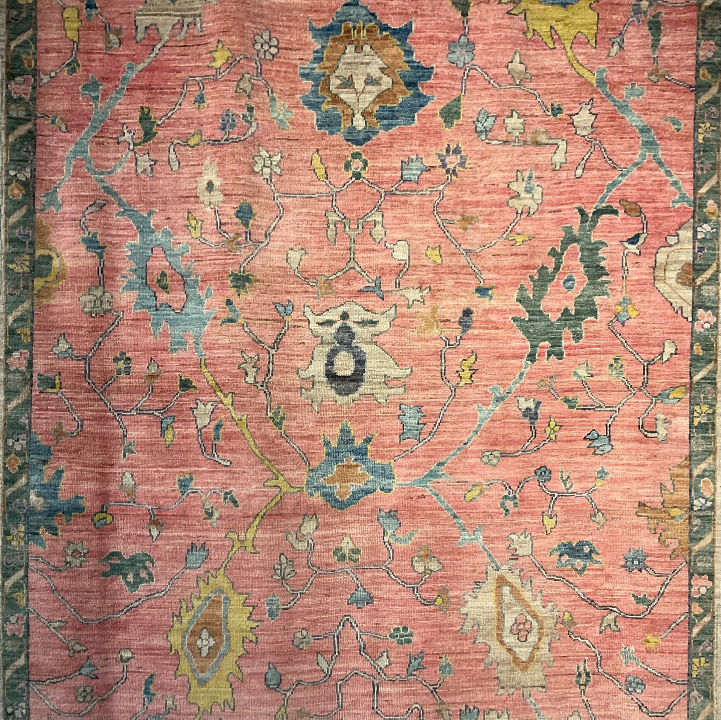 This exquisite pink rug showcases an all-over Serapi design | NU-6150