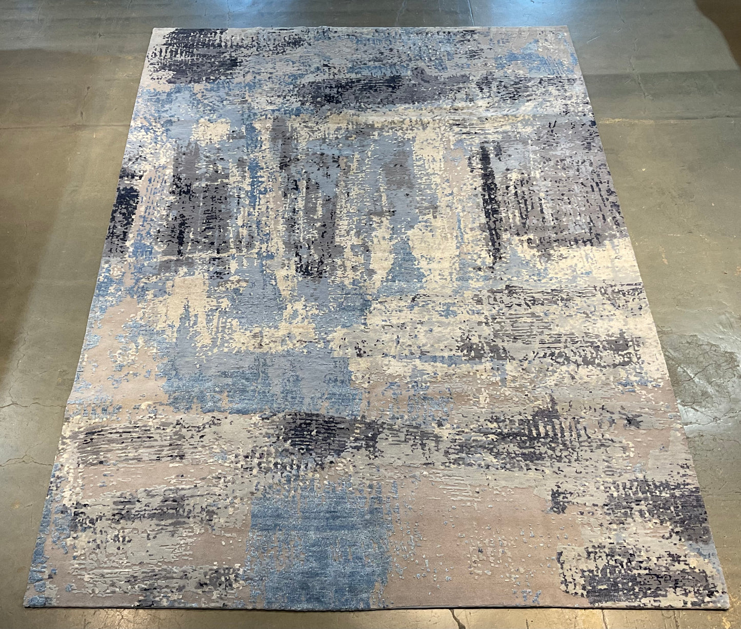 Modern wool and silk rug a layered, sophisticated look | NU-6213