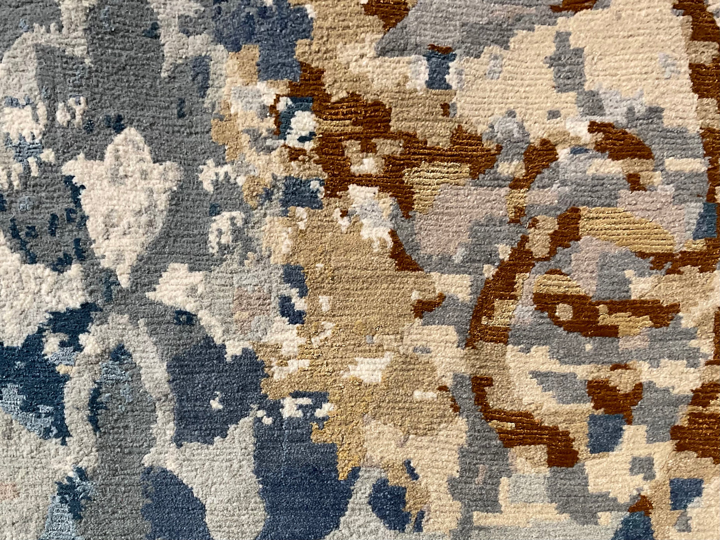 A beautifully layered designer rug | NU-2553