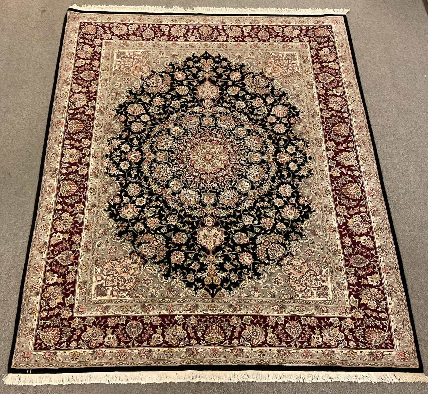 Floral Tabriz Persian design rug woven in wool and silk | 1333