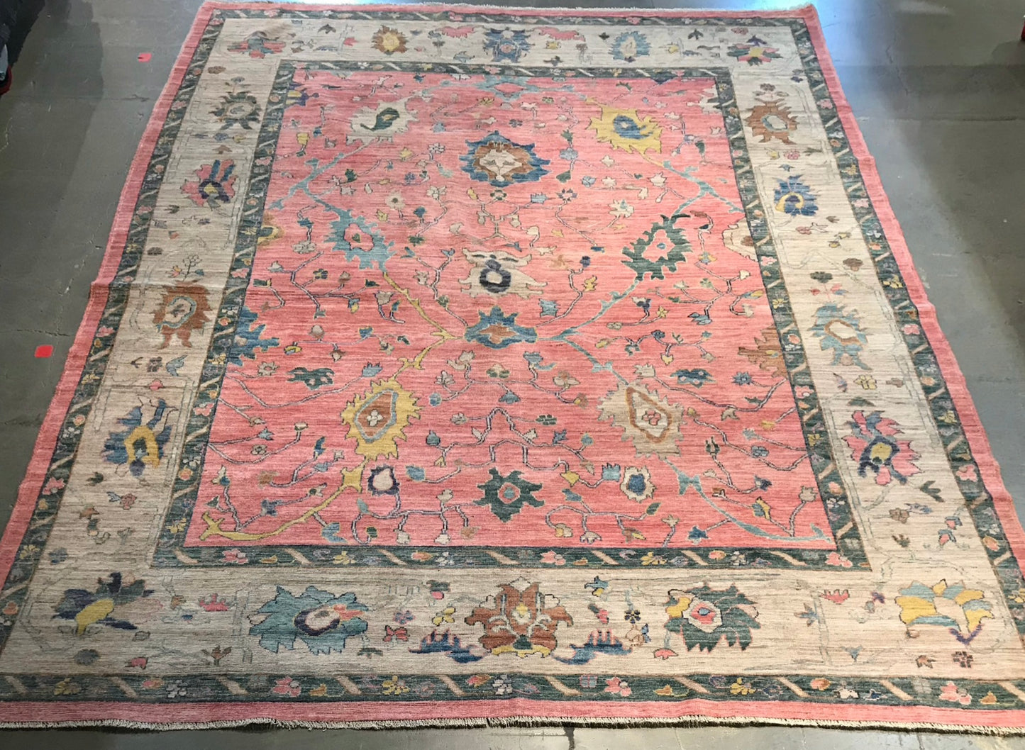 This exquisite pink rug showcases an all-over Serapi design | NU-6150