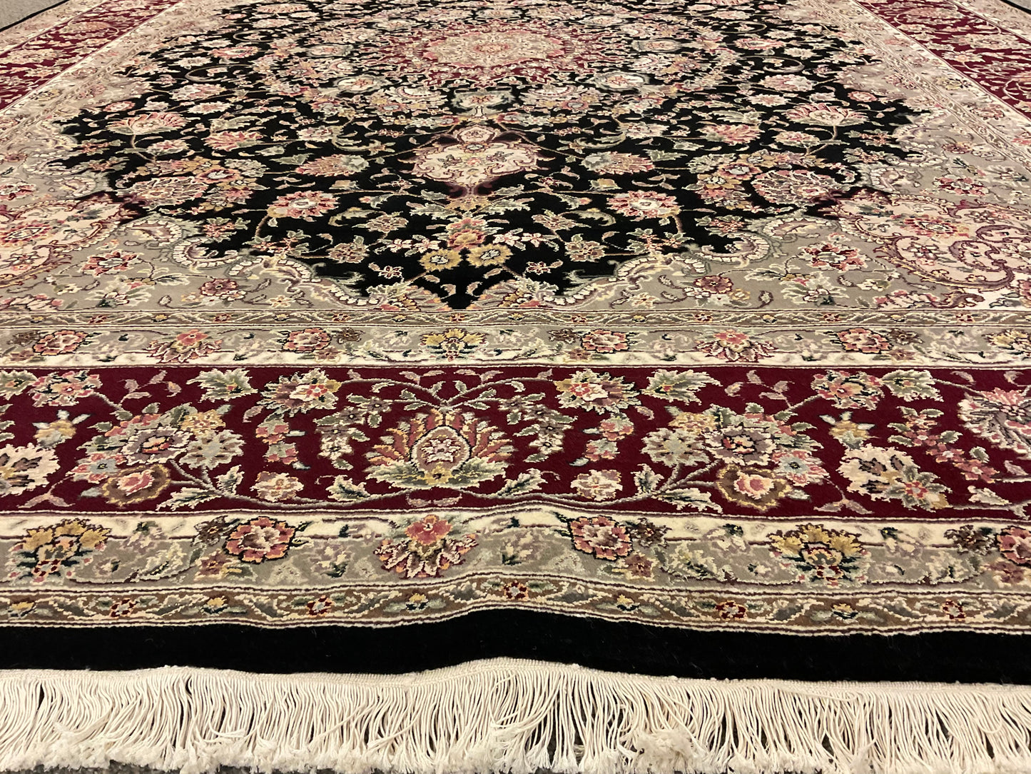 Floral Tabriz Persian design rug woven in wool and silk | 1333