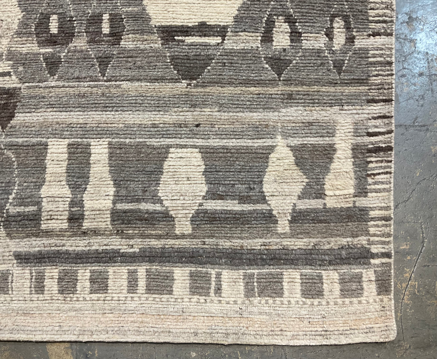 Handwoven rug from the finest undyed wool | NU-7573 (Moroccan Rug)