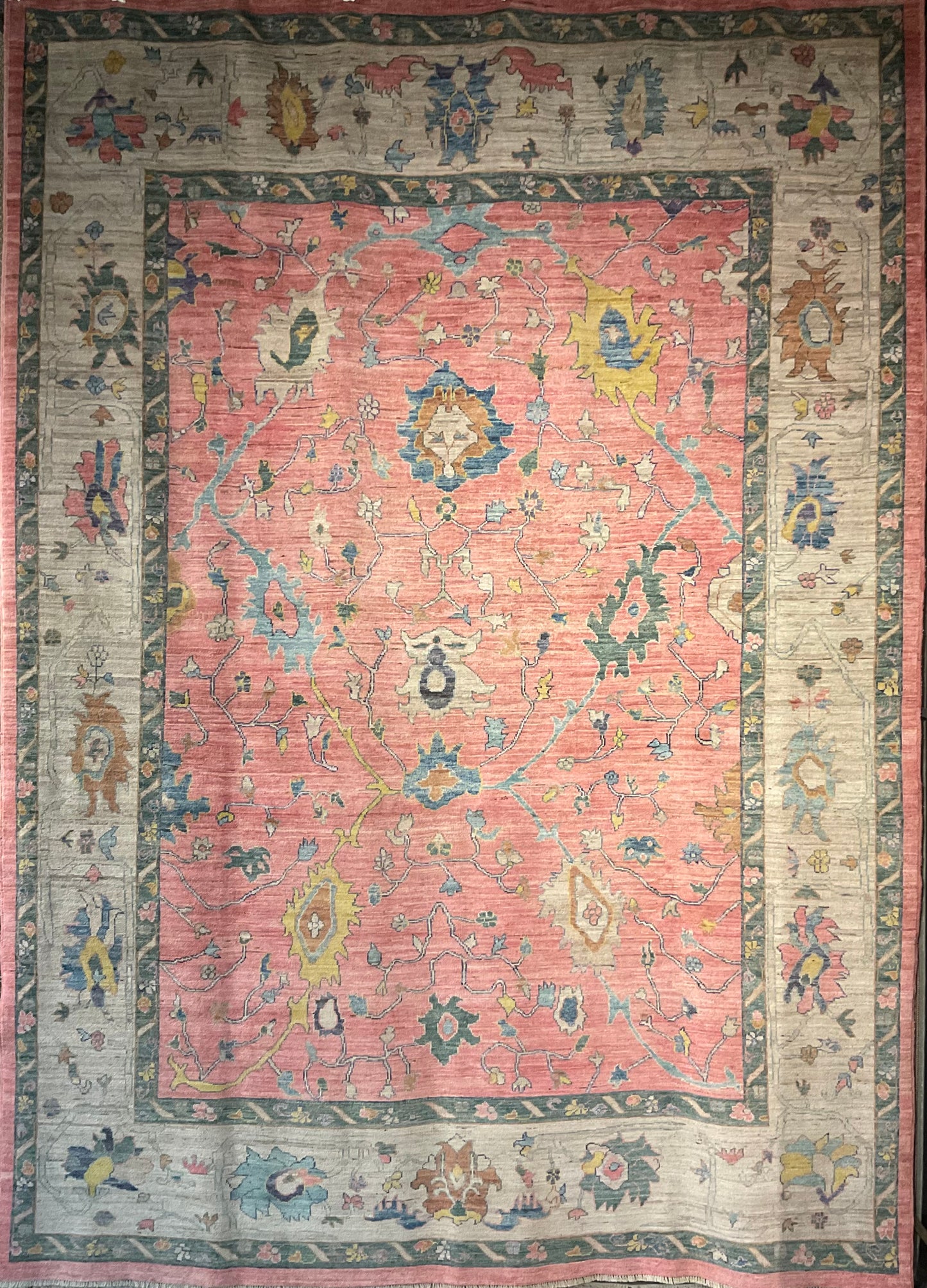 This exquisite pink rug showcases an all-over Serapi design | NU-6150