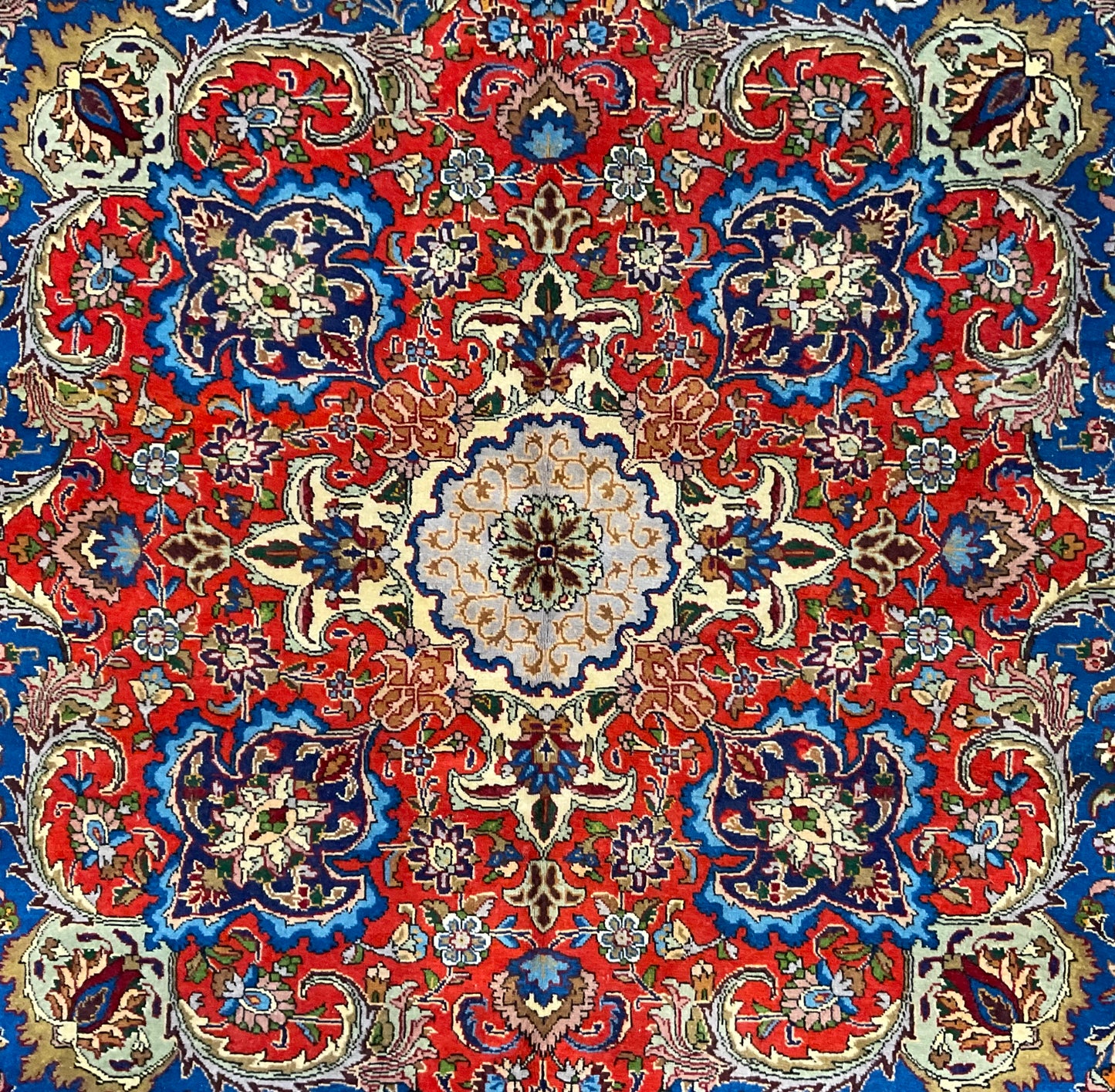 Tabriz rug is an example of classical Persian craftsmanship | NU-2177