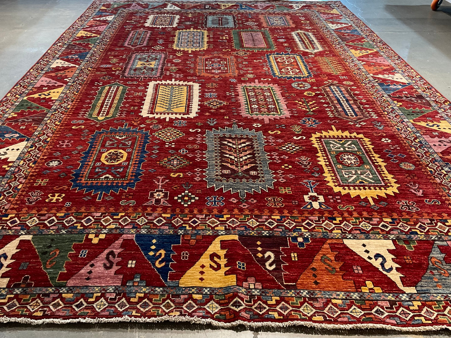 A true work of art, this 17-medallion rug | NU-7355