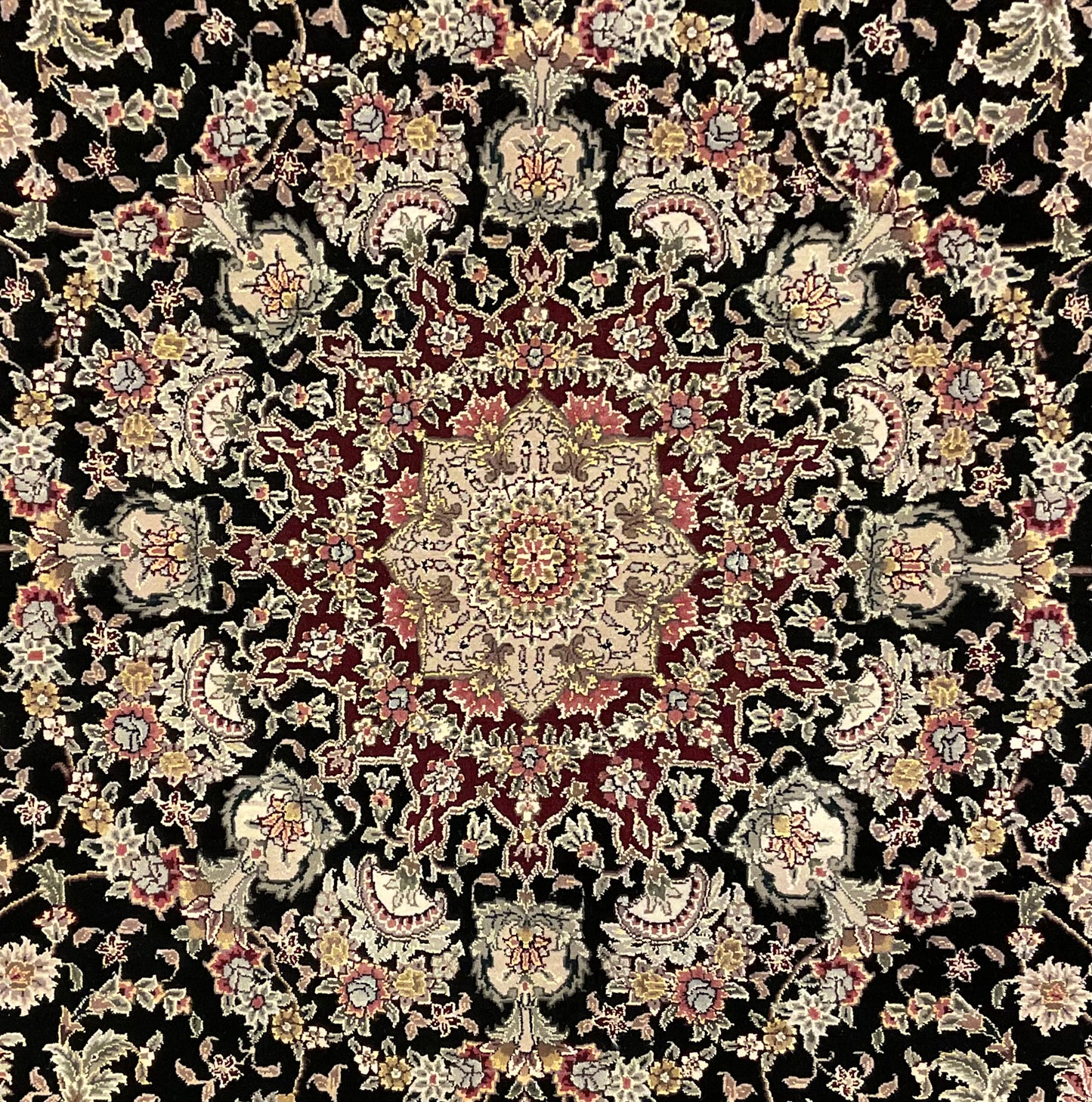 Floral Tabriz Persian design rug woven in wool and silk | 1333