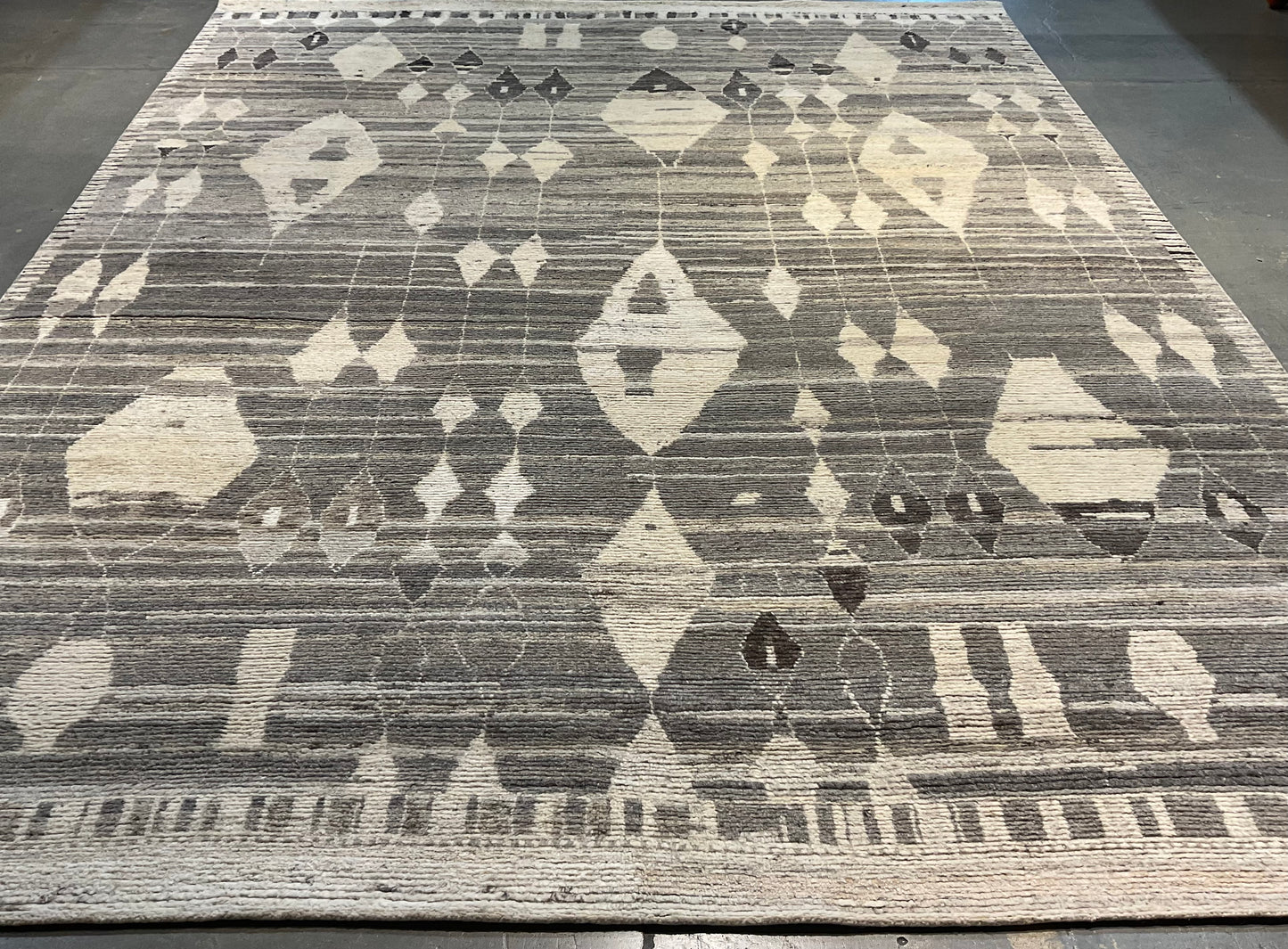Handwoven rug from the finest undyed wool | NU-7573 (Moroccan Rug)