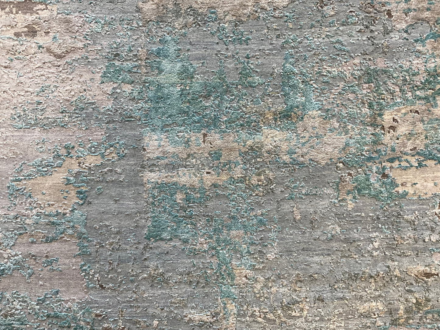 Hand-knotted from fine wool and real silk | NU-7072
