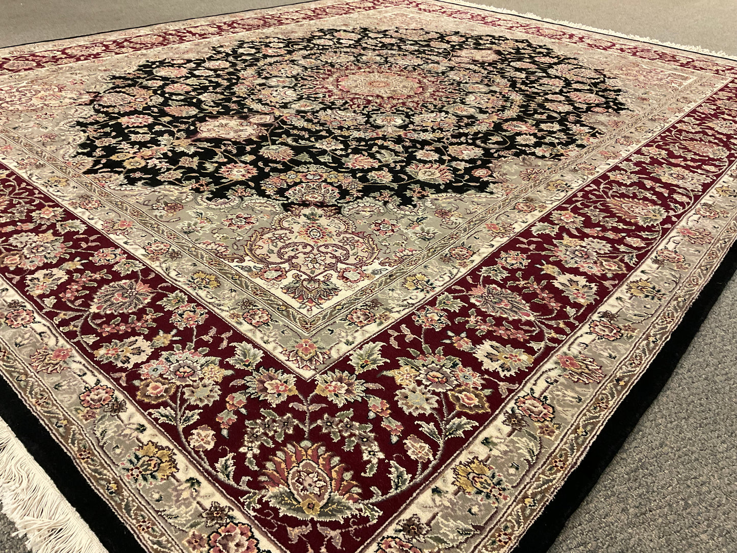 Floral Tabriz Persian design rug woven in wool and silk | 1333