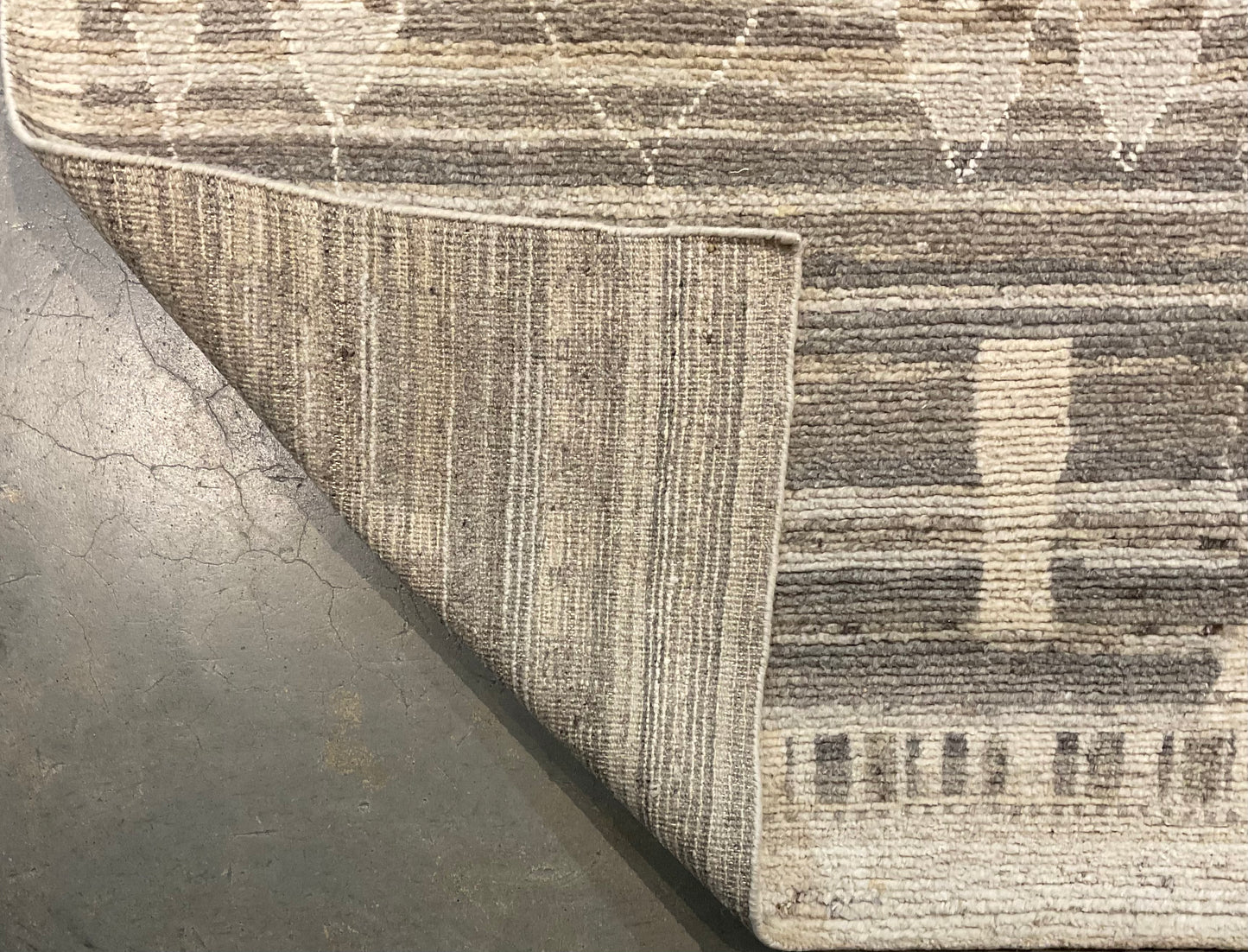 Handwoven rug from the finest undyed wool | NU-7573 (Moroccan Rug)