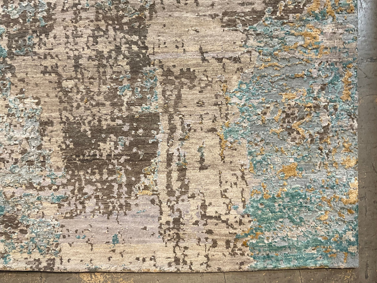 Hand-knotted from fine wool and real silk | NU-7072