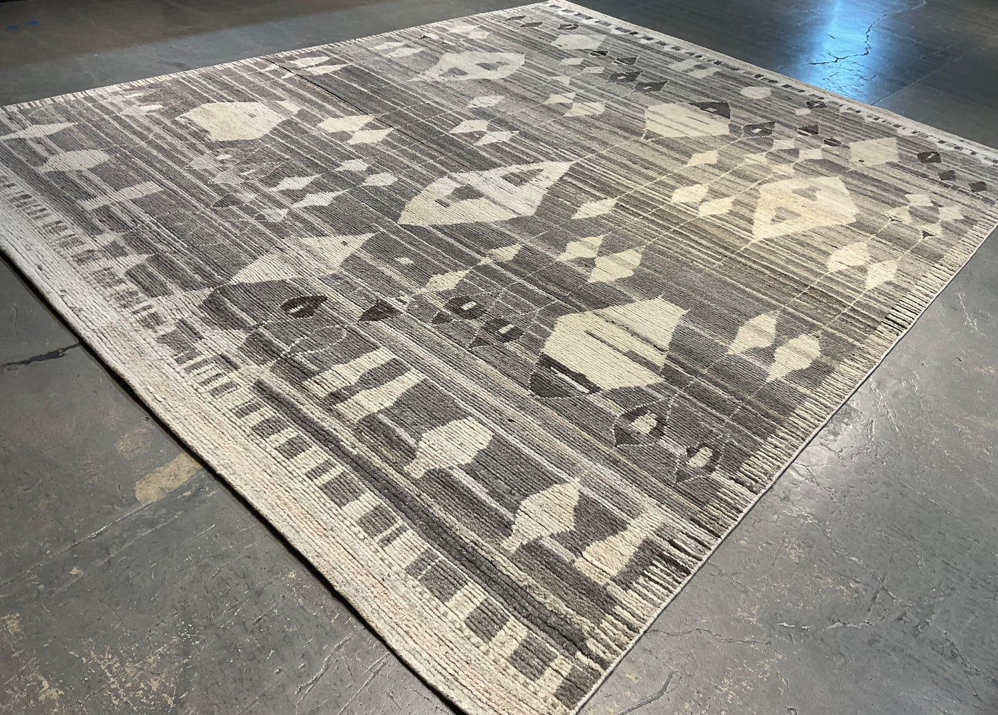 Handwoven rug from the finest undyed wool | NU-7573 (Moroccan Rug)