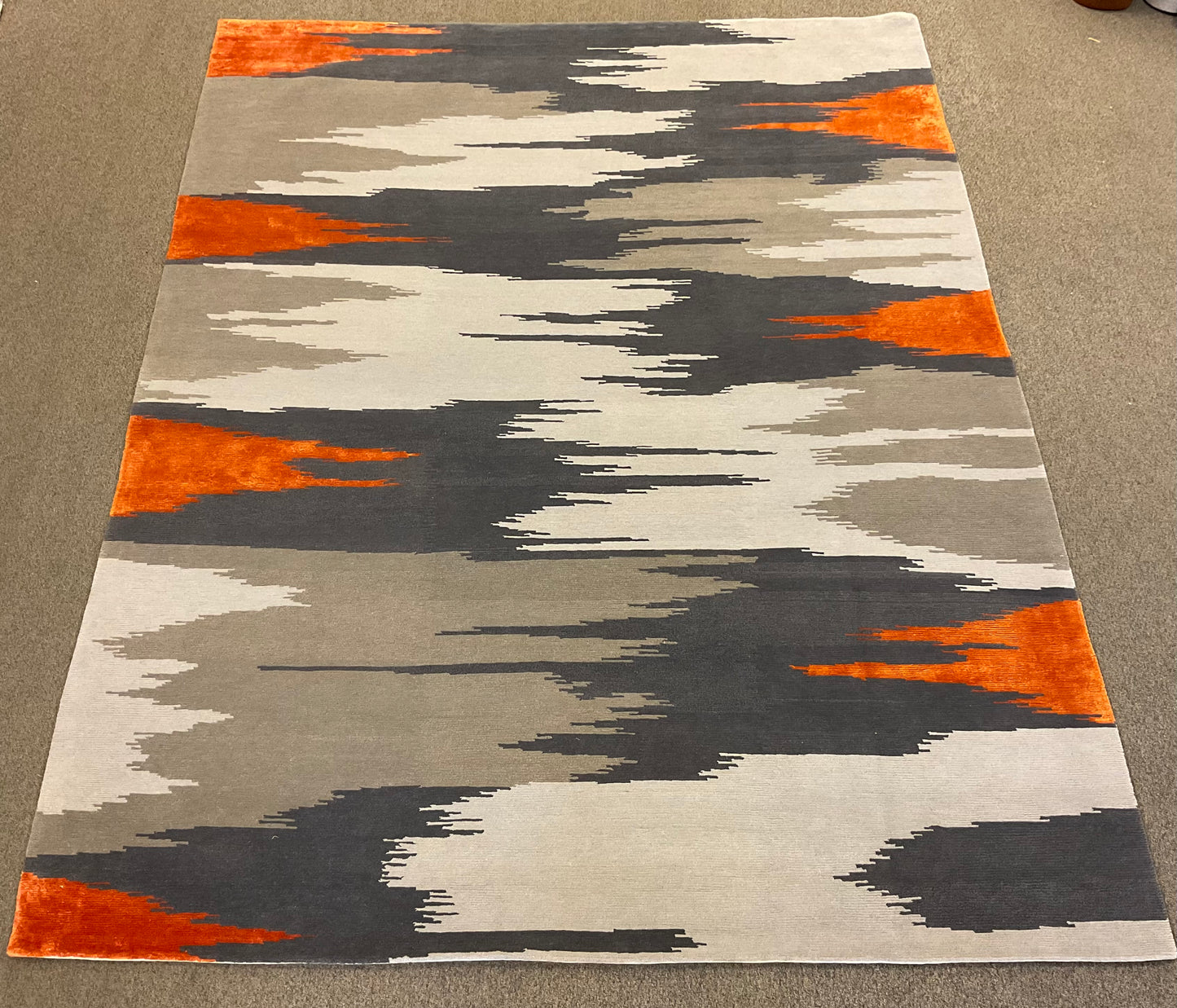 Stylish blend of grey and orange tones rug | NU-5097