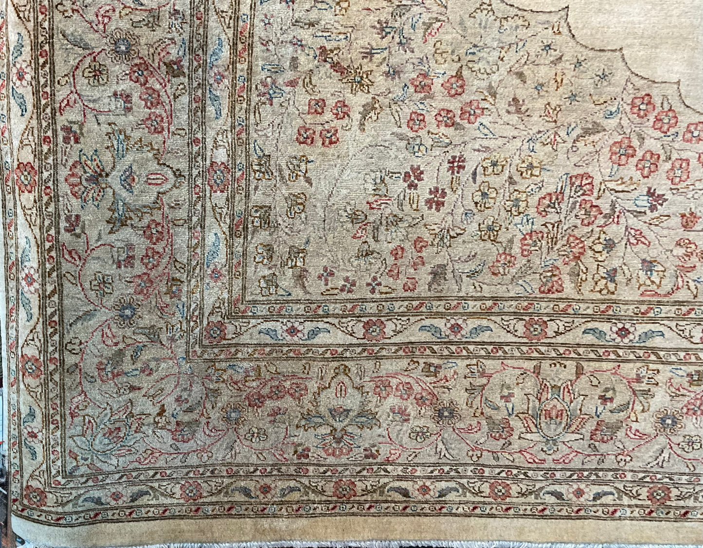 Tabriz rug features the renowned Haji Jalili design | NU-2570