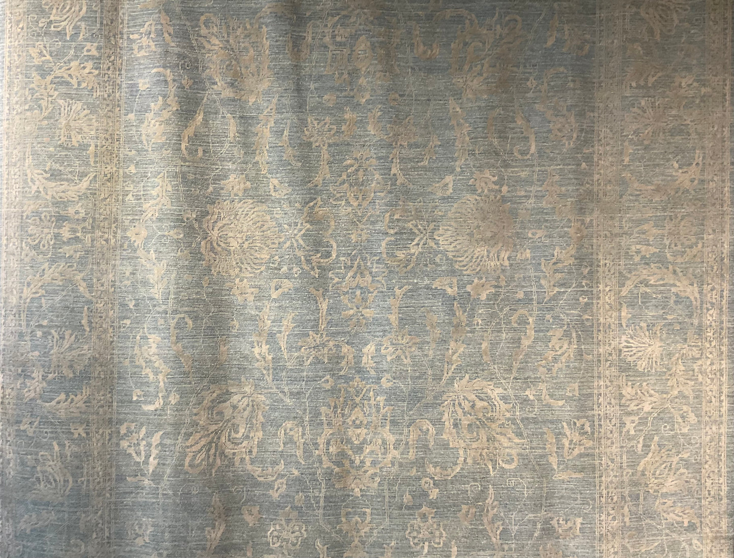 Vintage patina rug that mimics the feel of a cherished heirloom | 1646