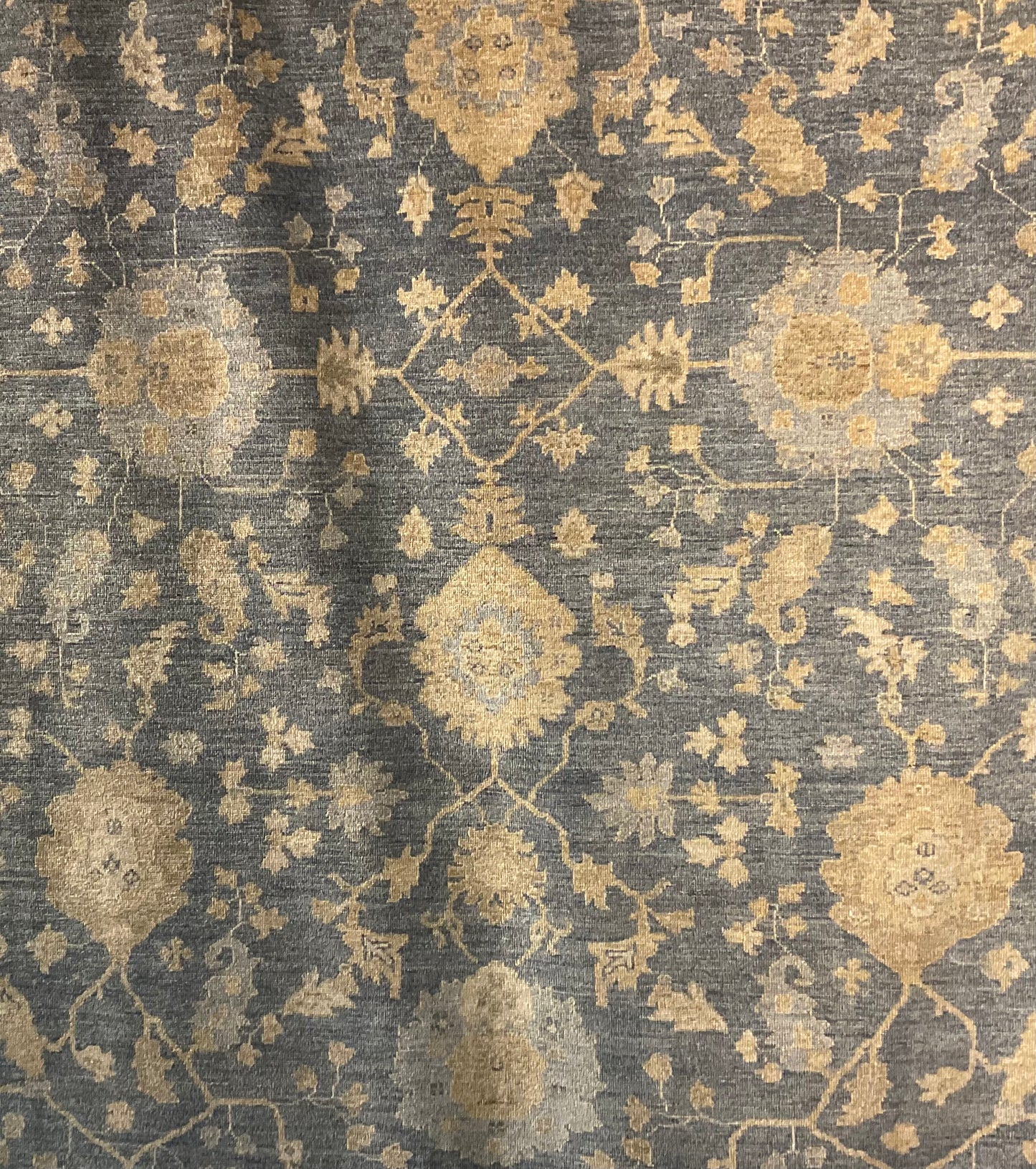 Natural vegetable dyes rug, organic color palette and soft gold | 1622