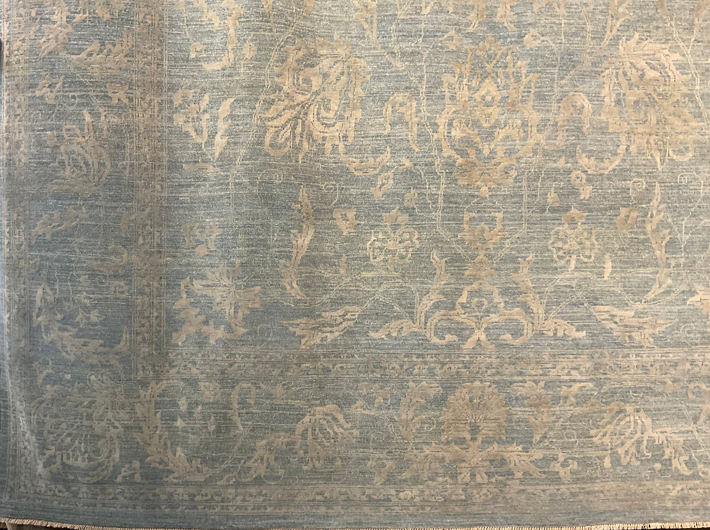 Vintage patina rug that mimics the feel of a cherished heirloom | 1646