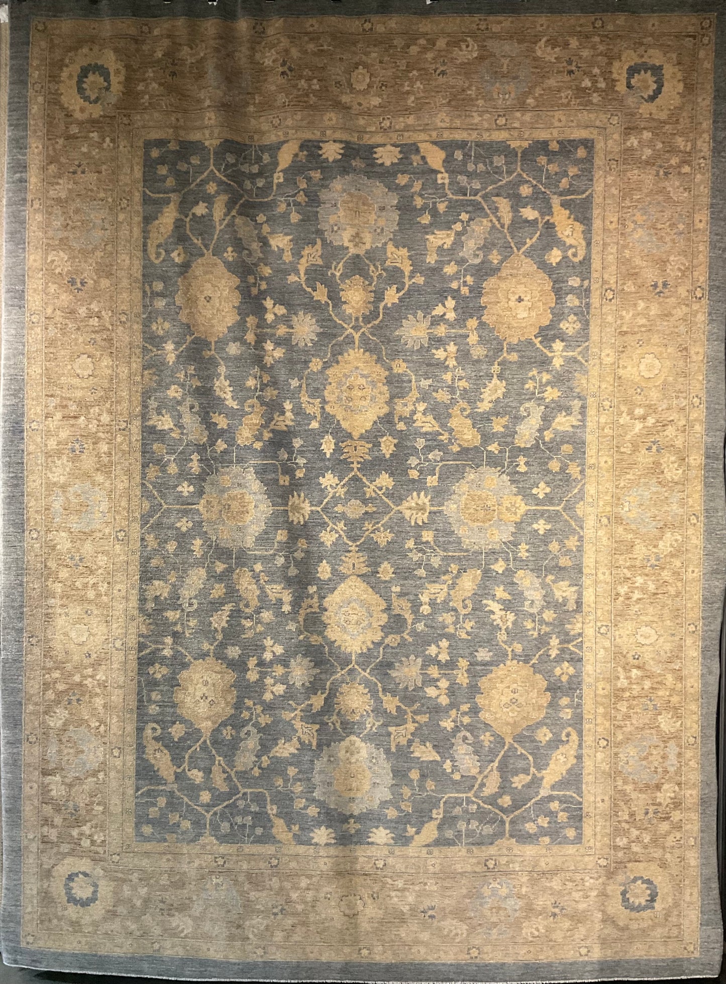 Natural vegetable dyes rug, organic color palette and soft gold | 1622
