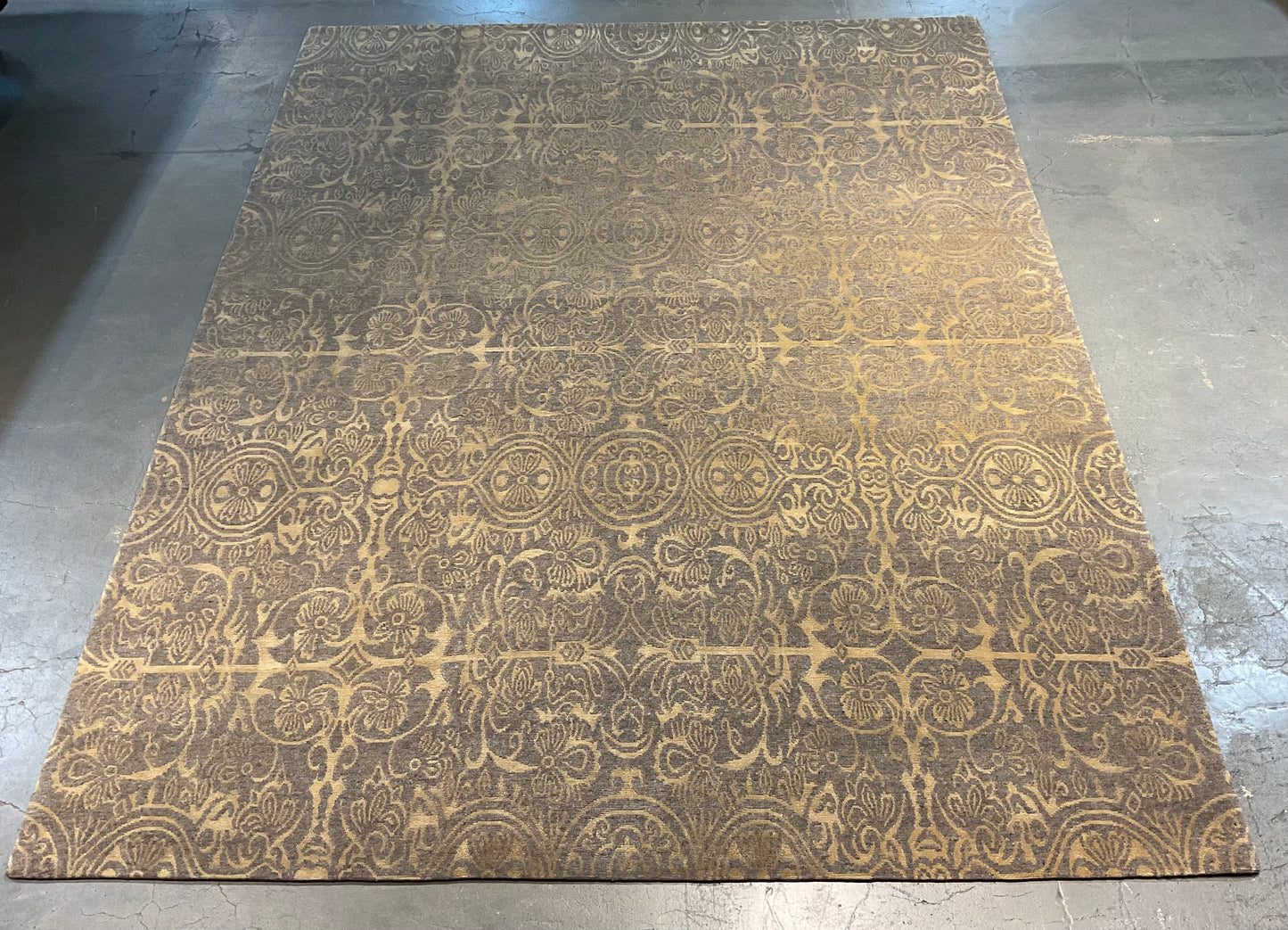 Fine wool and silk Tibetan area rug from Nepal NU-52 | (Transitional)