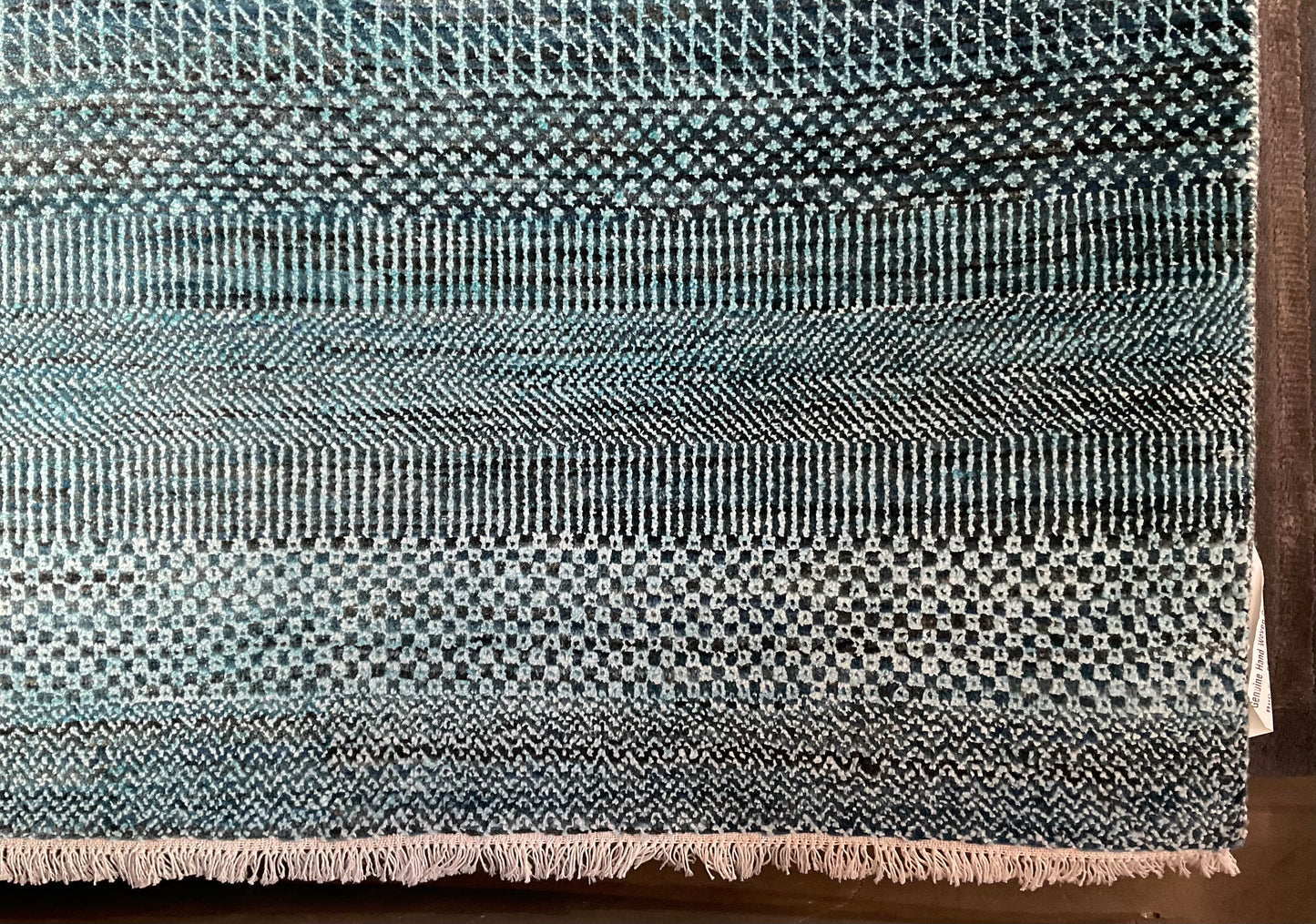 A modern wool and silk rug brings together soft tones of blue, grey | NU-4617