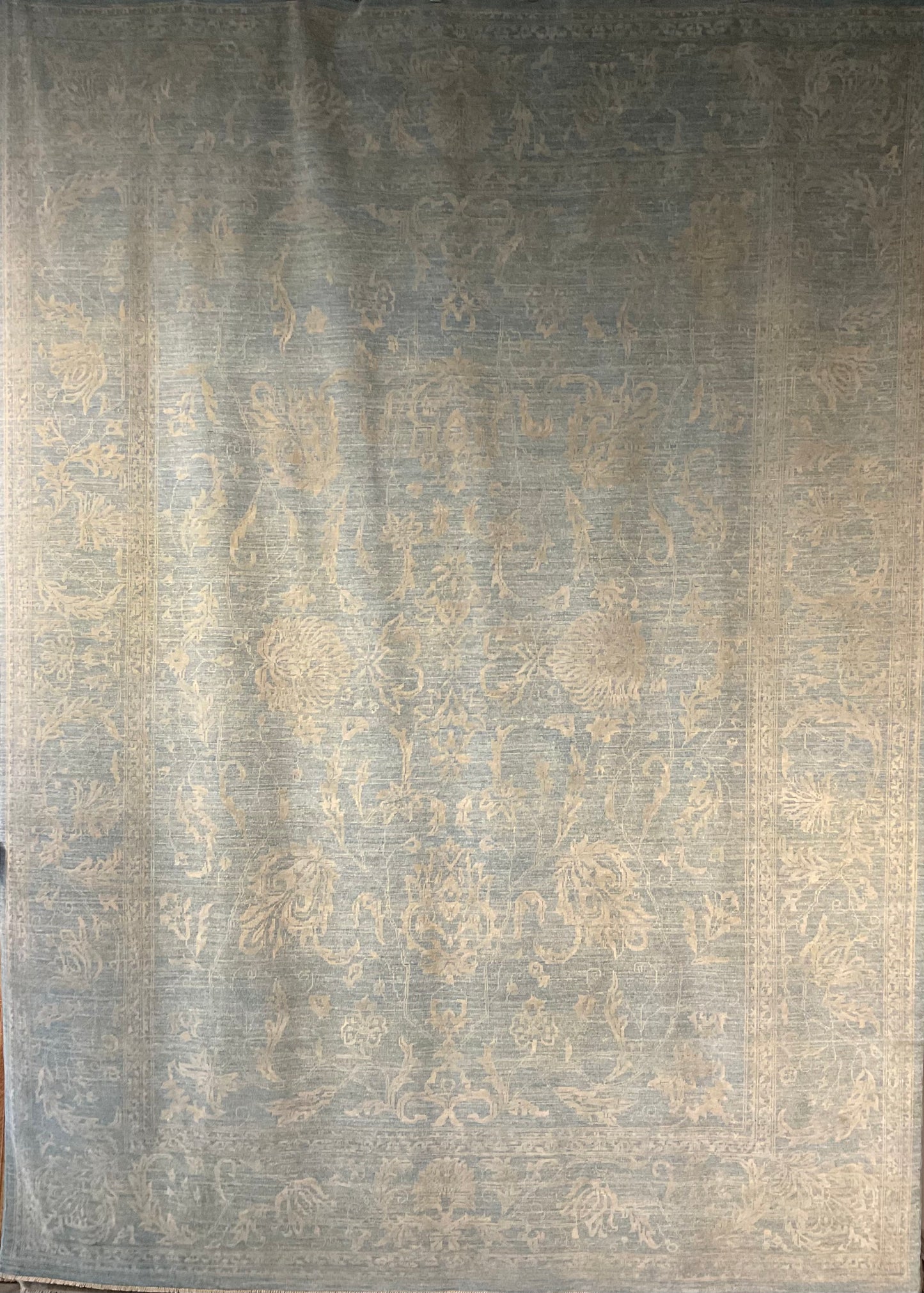 Vintage patina rug that mimics the feel of a cherished heirloom | 1646