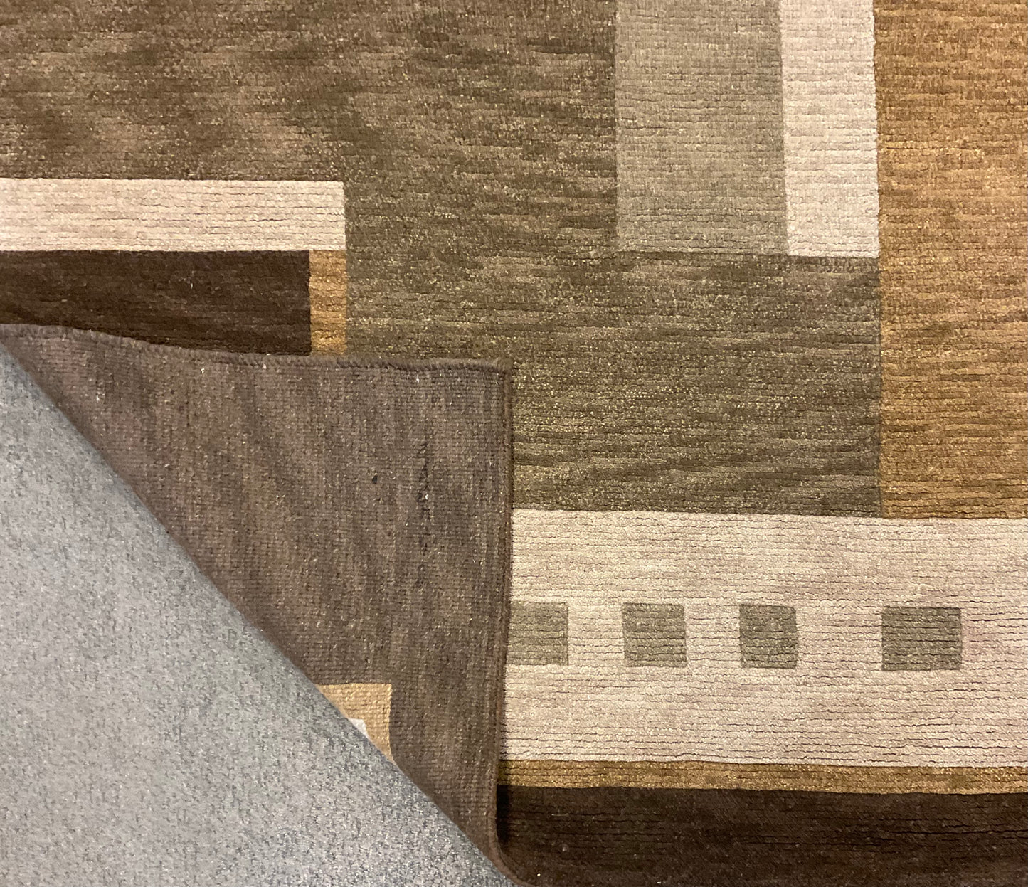 This contemporary geometric rug features a warm, earthy palette |1138