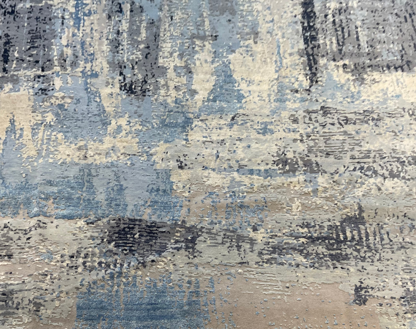 Modern wool and silk rug a layered, sophisticated look | NU-6213