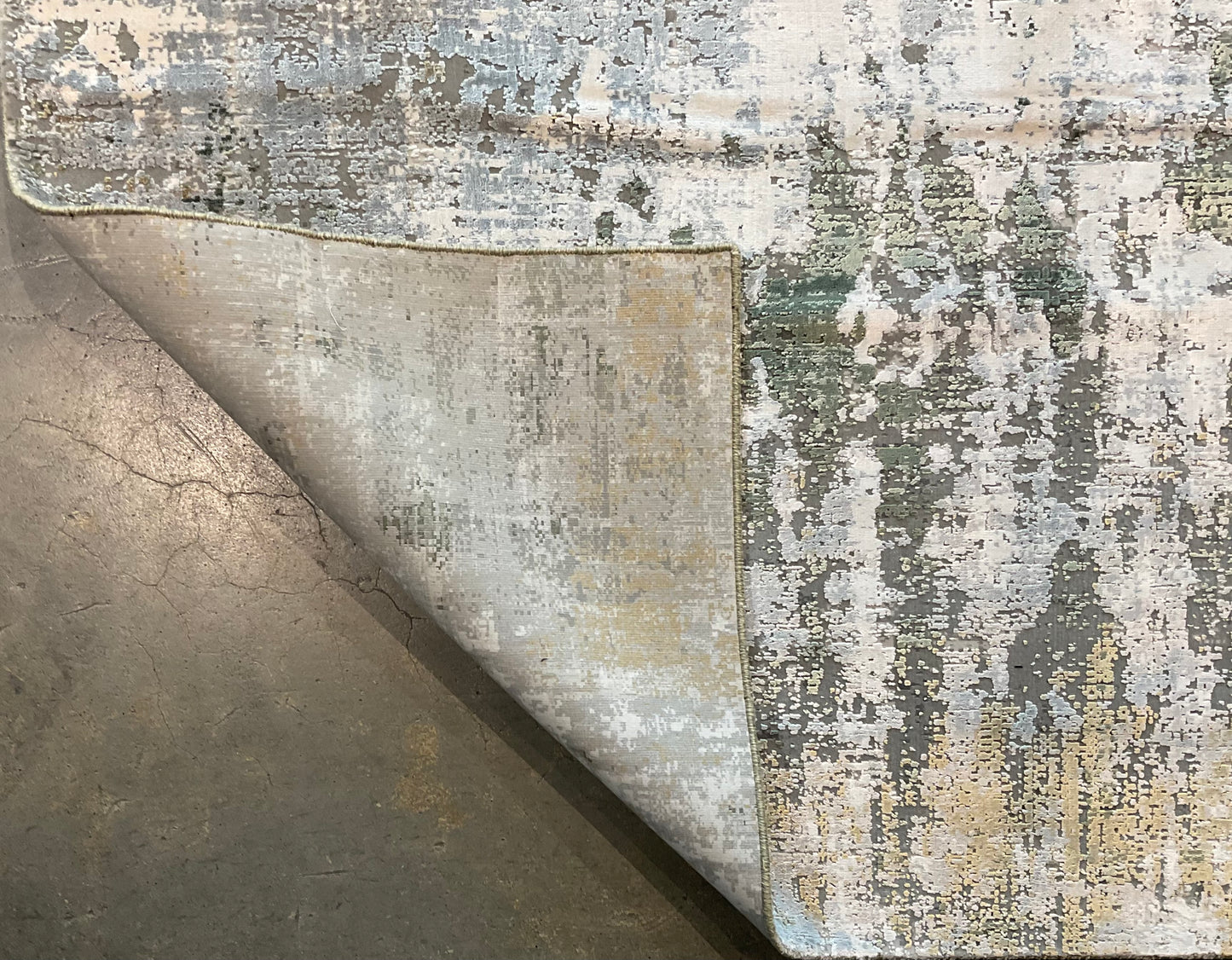 Contemporary rug style in updated shades of green and grey | NU-8083