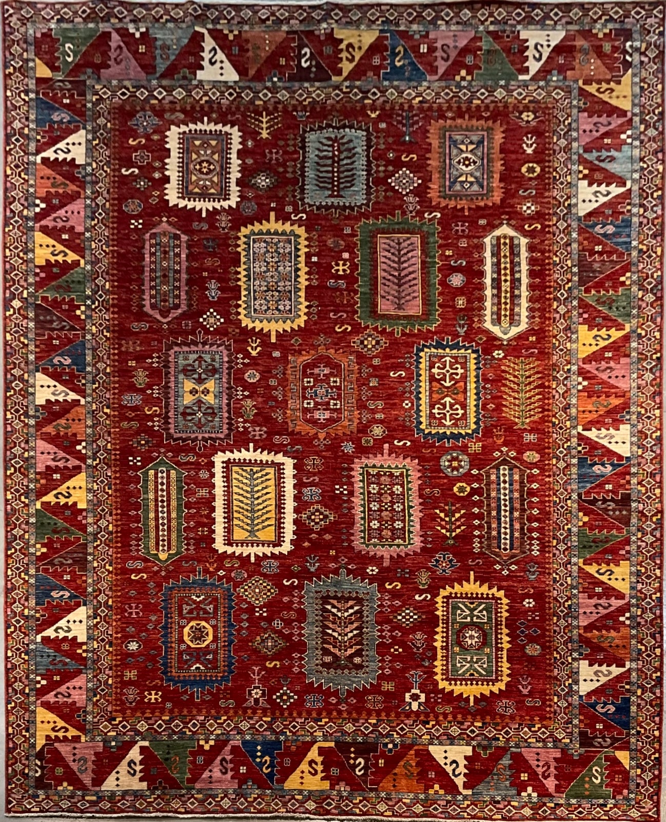 A true work of art, this 17-medallion rug | NU-7355