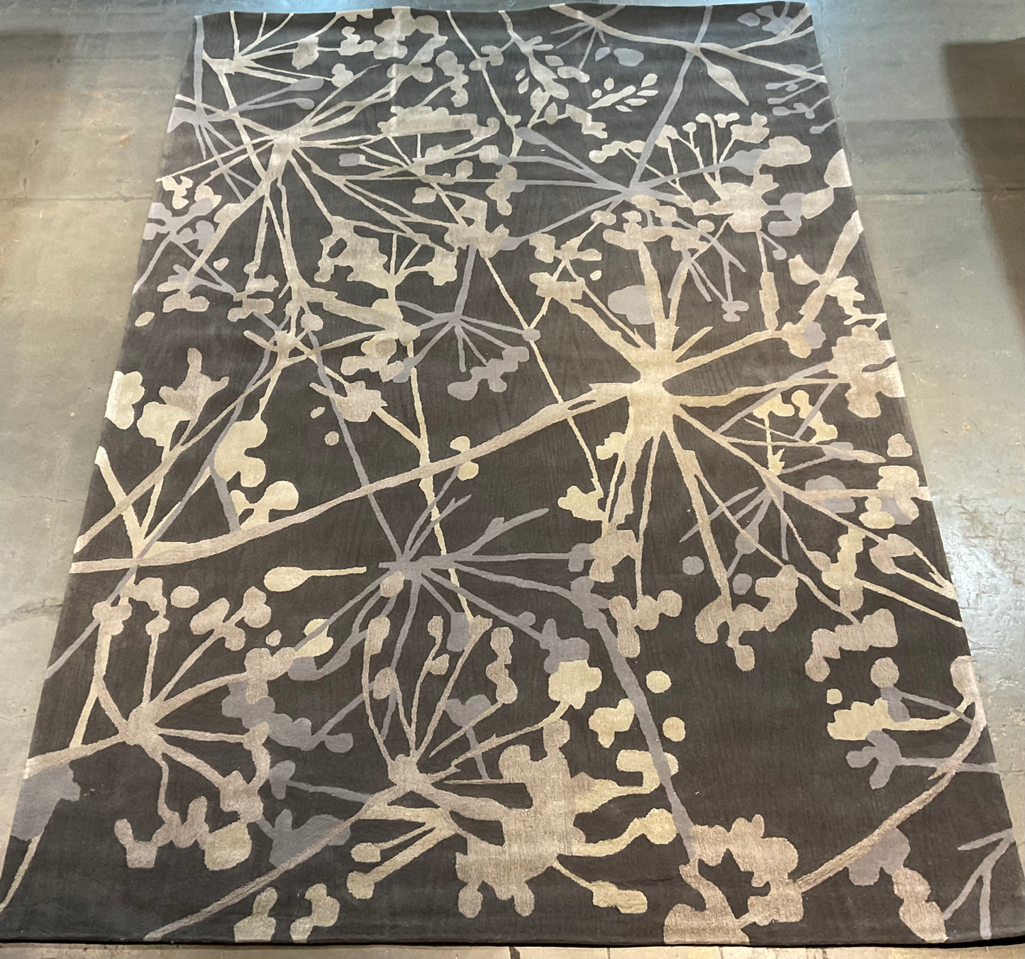 Modern Branch Design Rug in Soft Grey and White | NU-4724