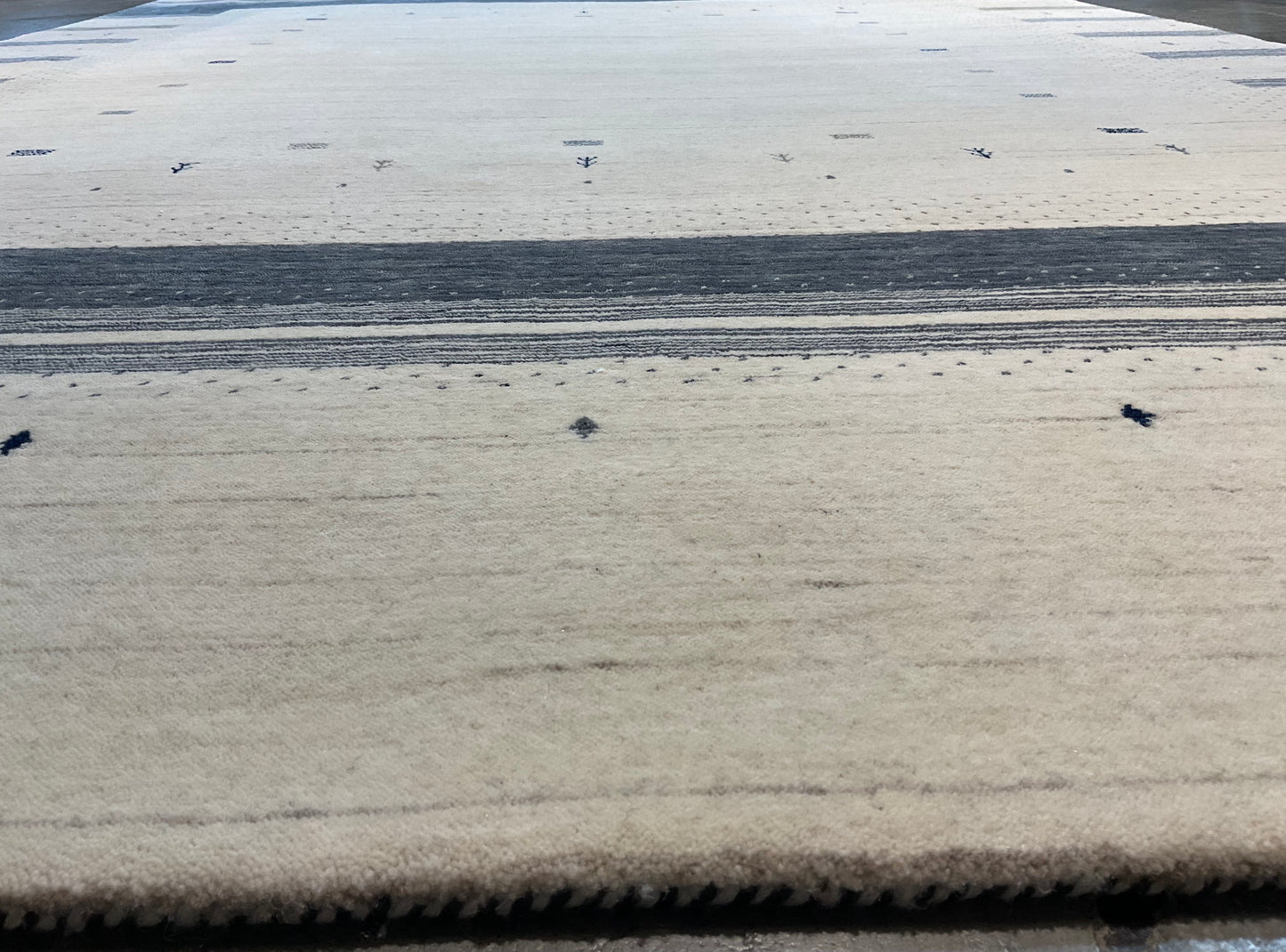 Super Fine Undyed Wool Lori Gabbeh Handmade Rug | 1826