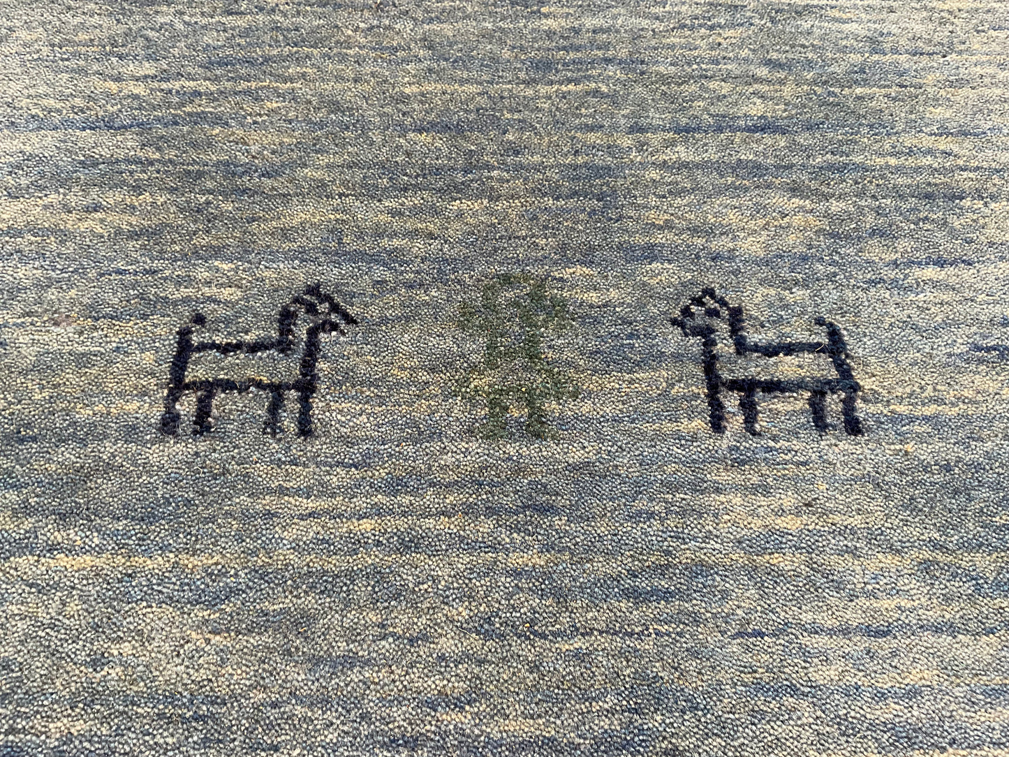A touch of rustic charm and artistic flair design rug | NU-85
