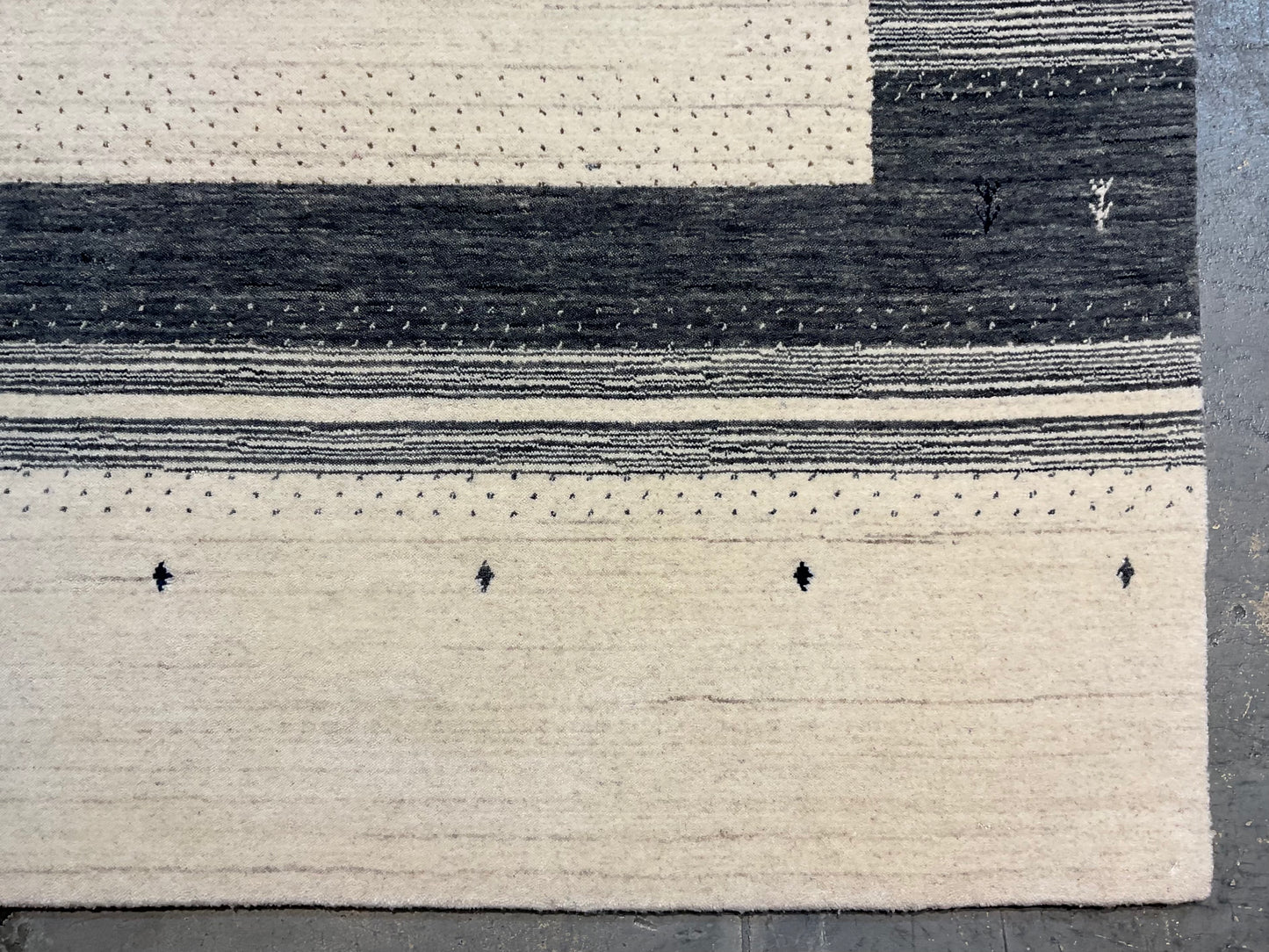Super Fine Undyed Wool Lori Gabbeh Handmade Rug | 1826