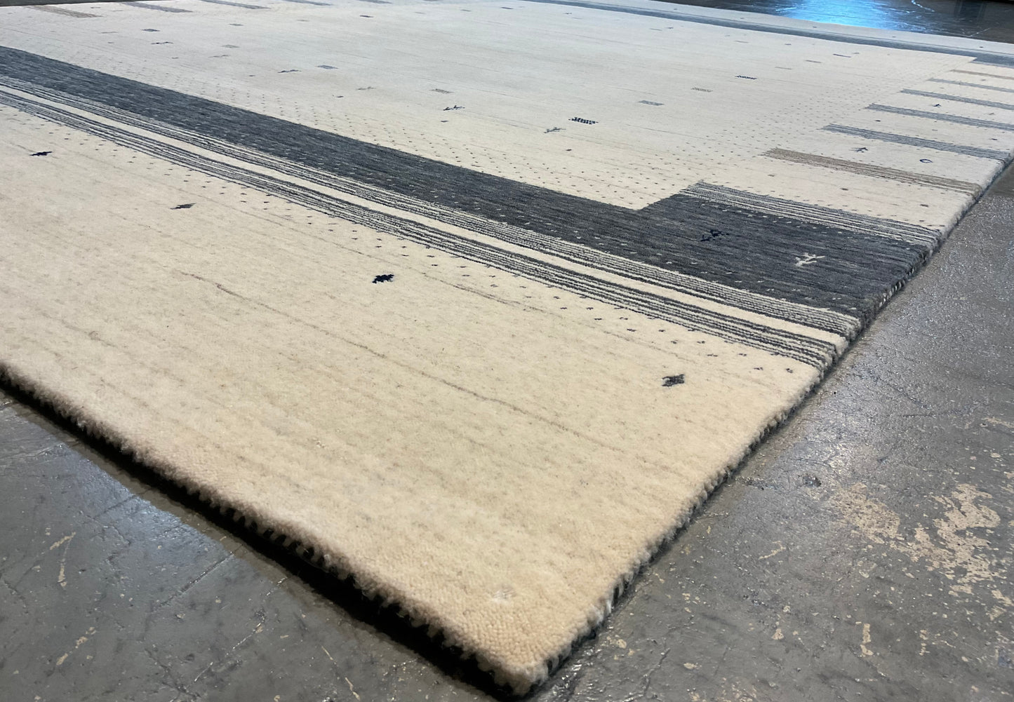 Super Fine Undyed Wool Lori Gabbeh Handmade Rug | 1826