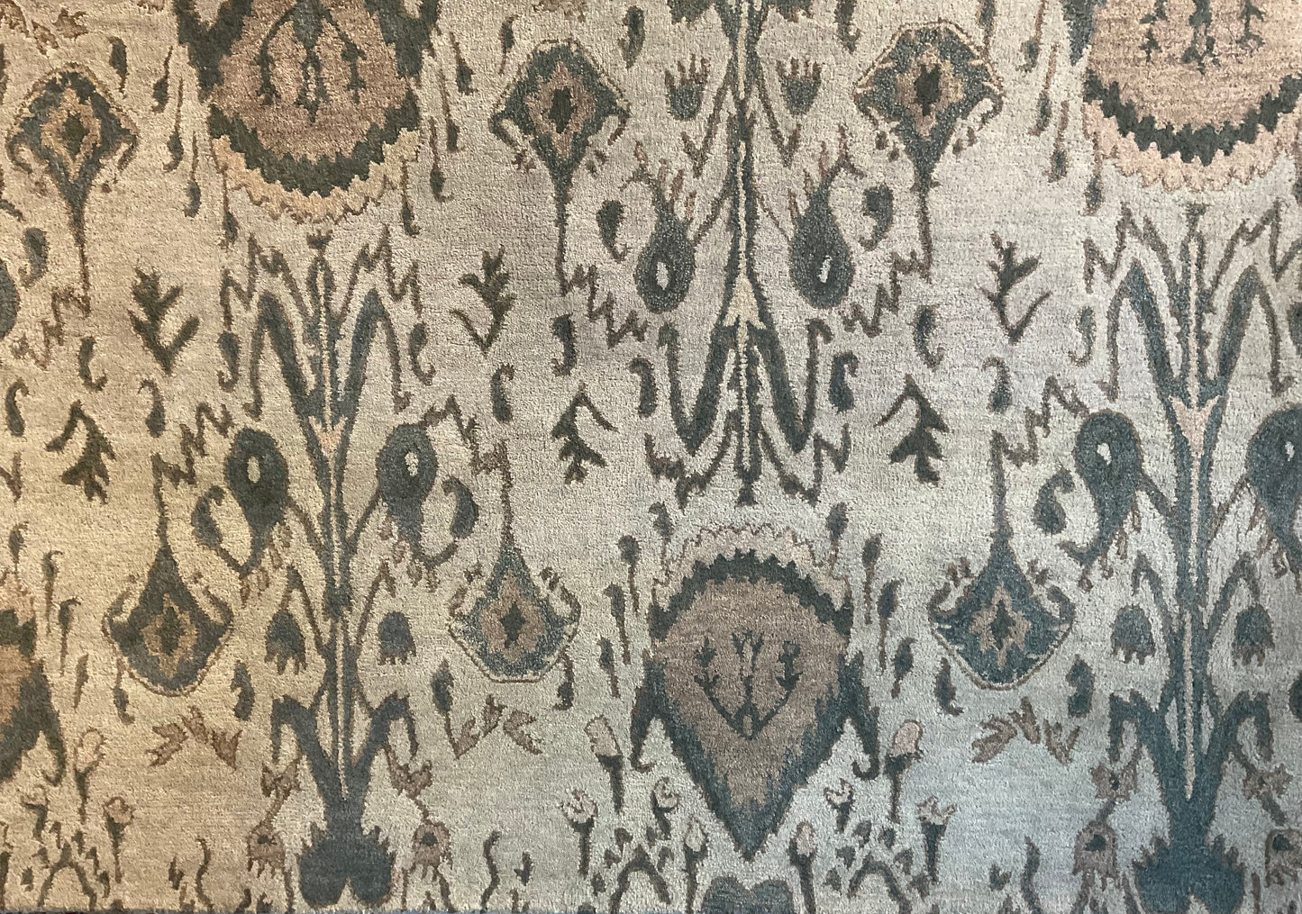 Enhance your space with this 8x10 Ikat Rug | NU-4381