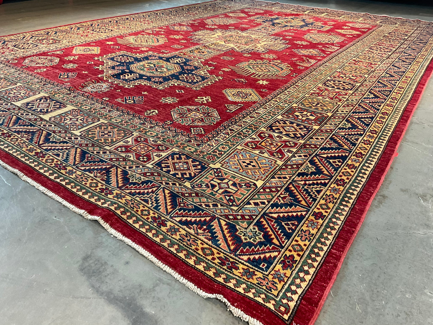 Kazak rug is a striking example of fine Caucasian rug | NU-539