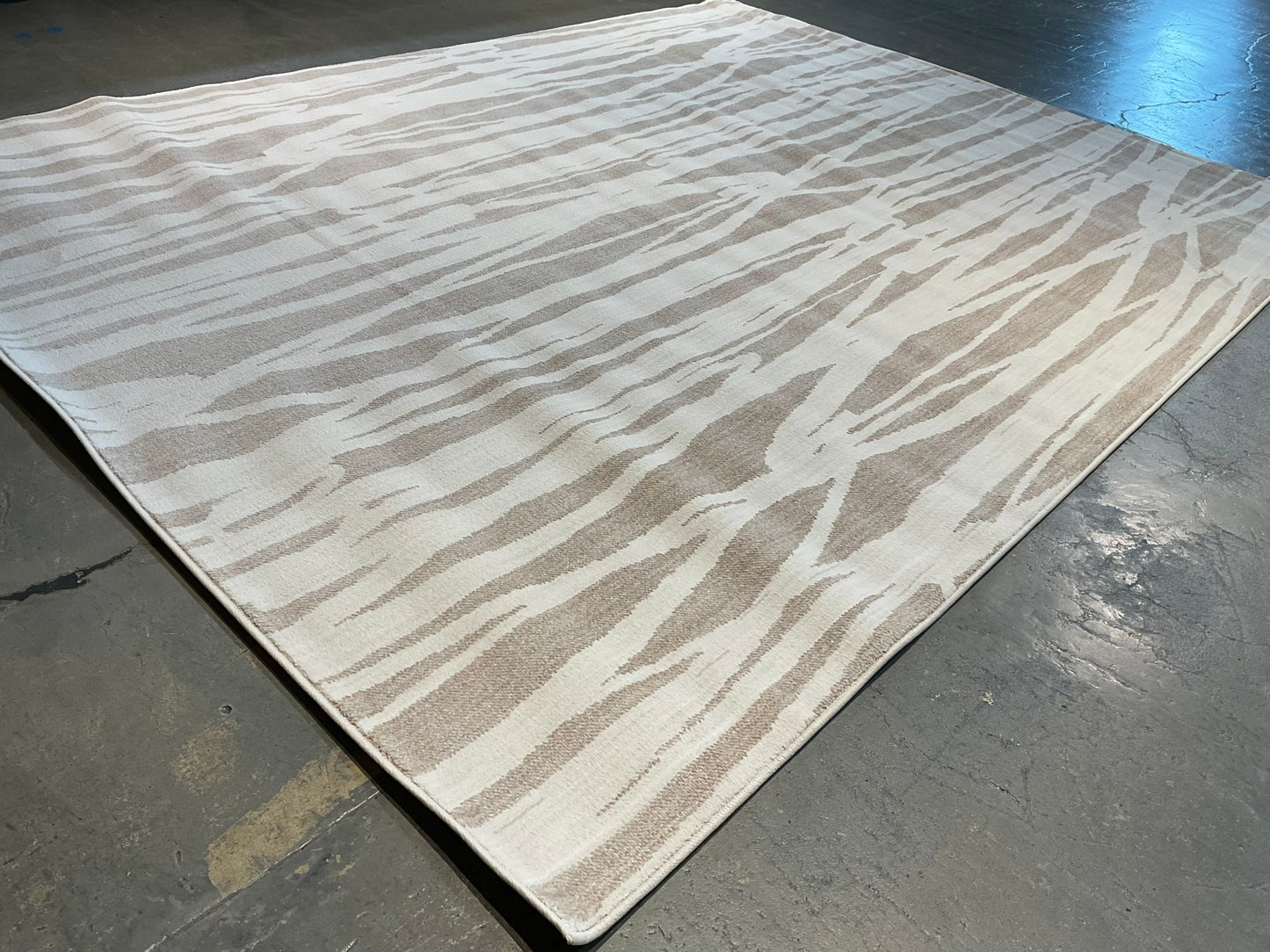 Bamboo-inspired rug features a subtle linear design | NU-7483