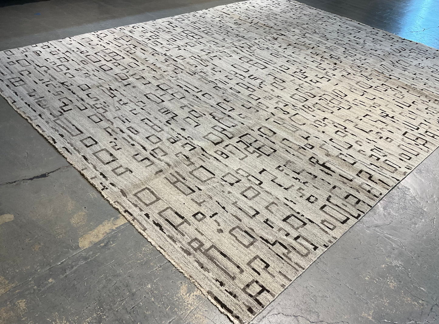 Tone-on-tone palette area rug | NU-7953