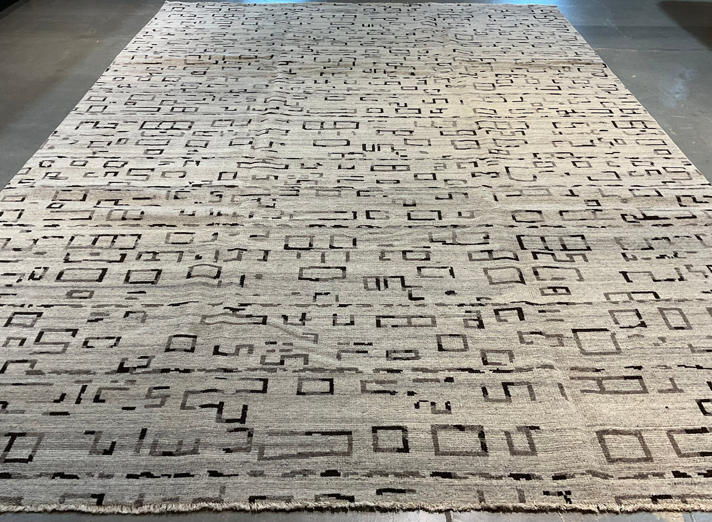 Tone-on-tone palette area rug | NU-7953