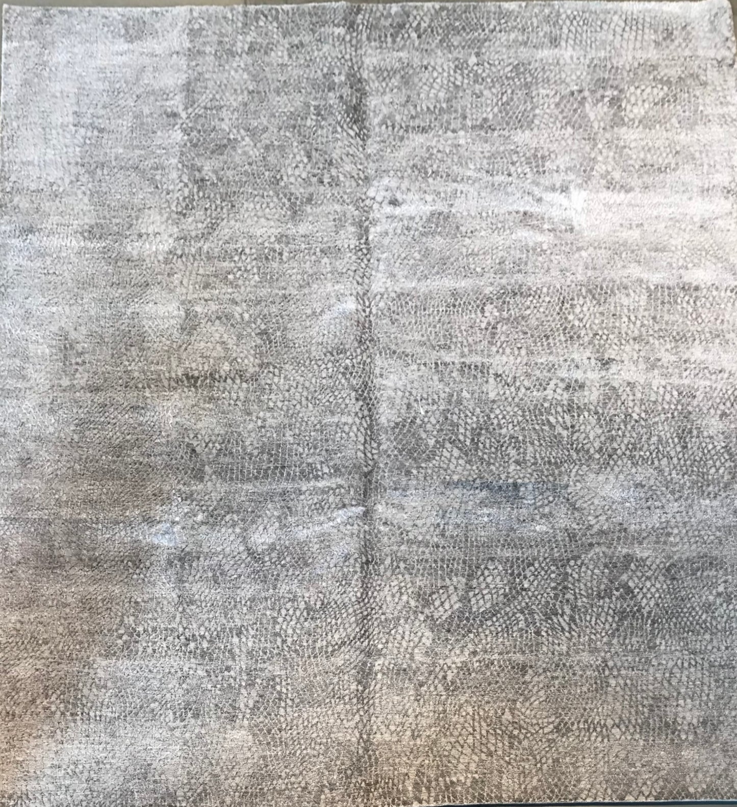Versatile area rug choice for modern, transitional spaces | NU-6154