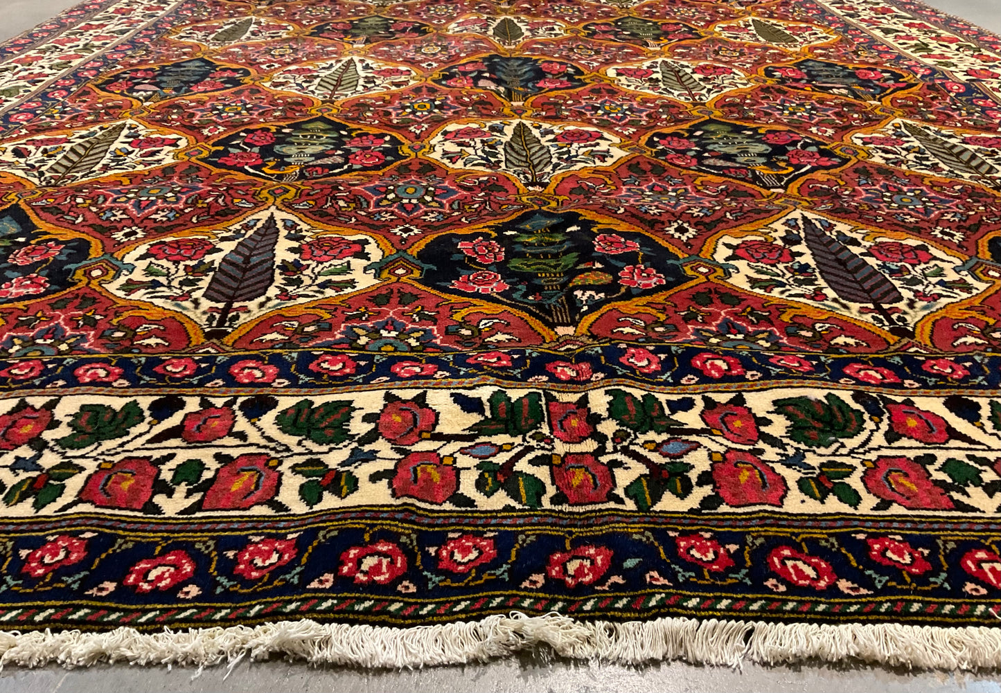 Vintage Bakhtiari rug from Iran | NU-4771
