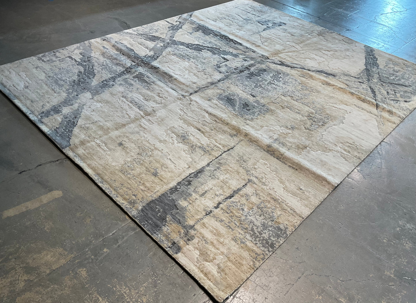Modern wool rug features a subtle, understated pattern | NU-8089