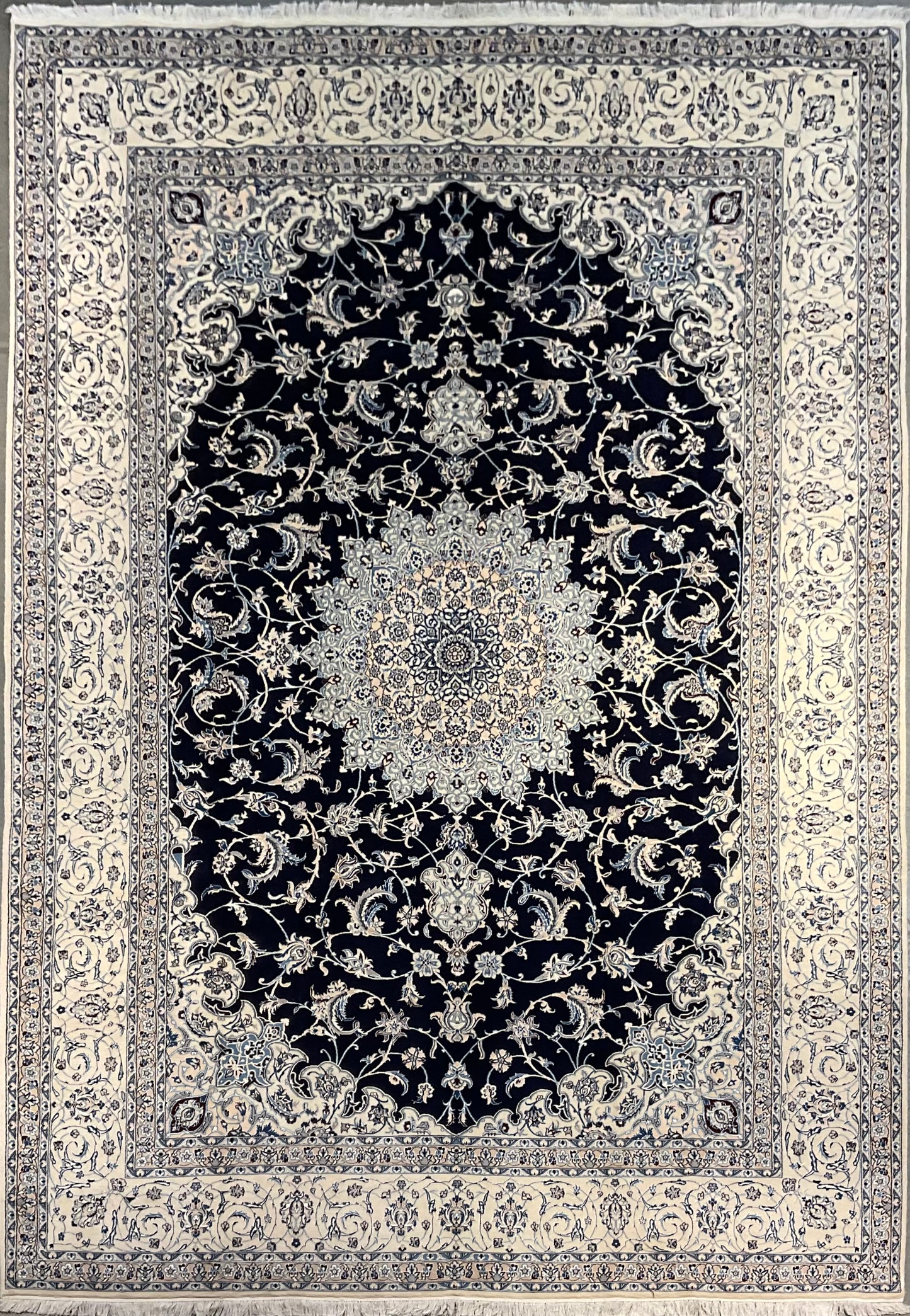 Nain rug is a true masterpiece, blend of fine wool and silk | NU-2369