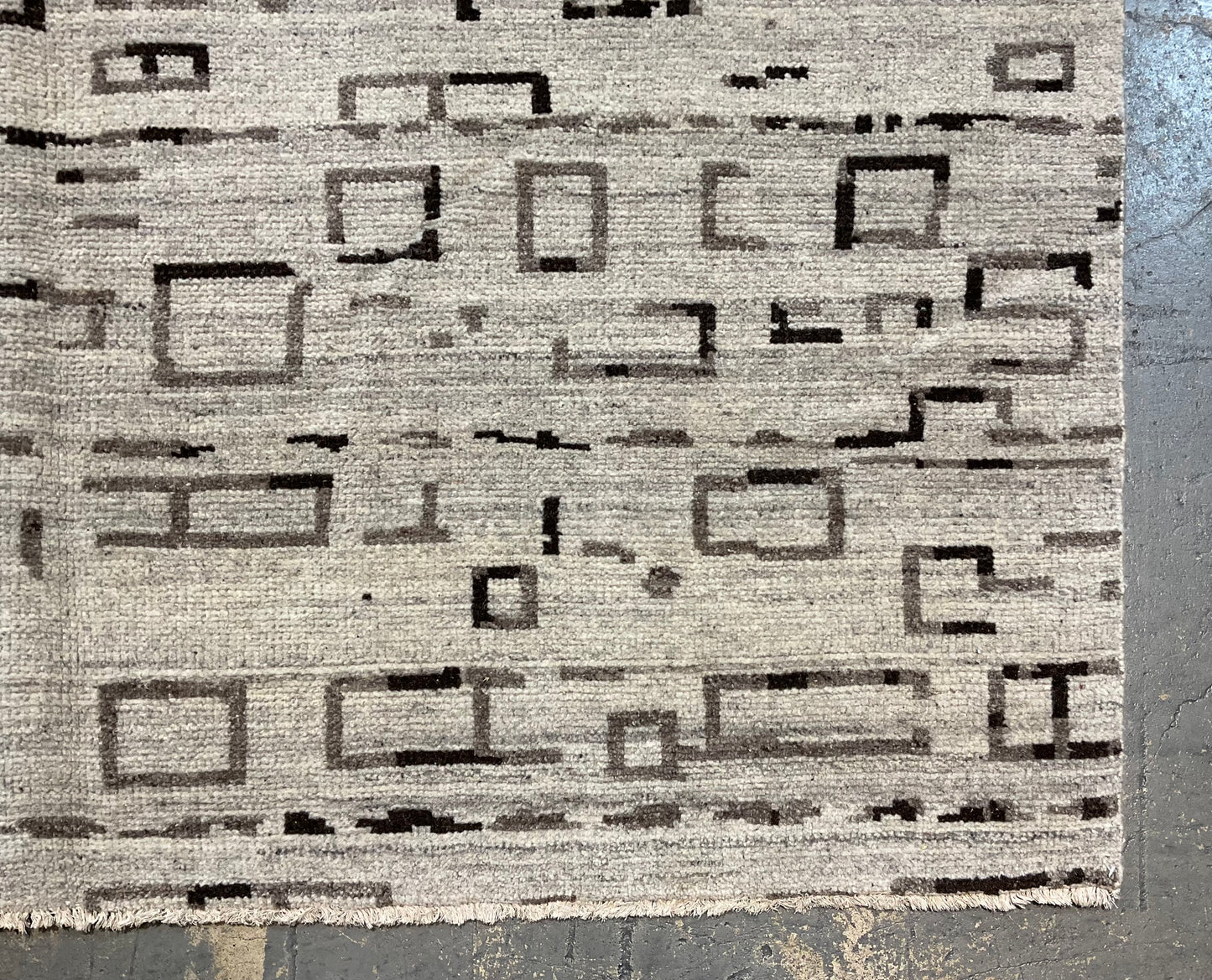 Tone-on-tone palette area rug | NU-7953
