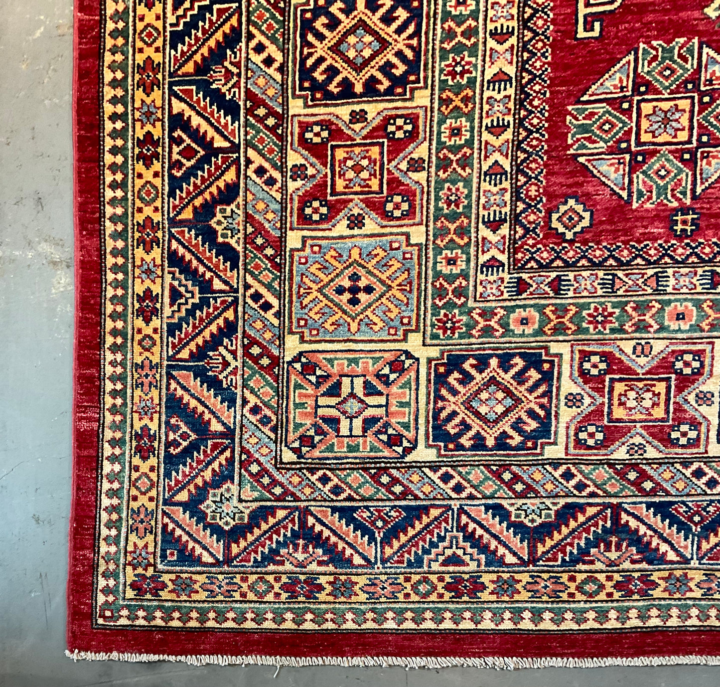 Kazak rug is a striking example of fine Caucasian rug | NU-539